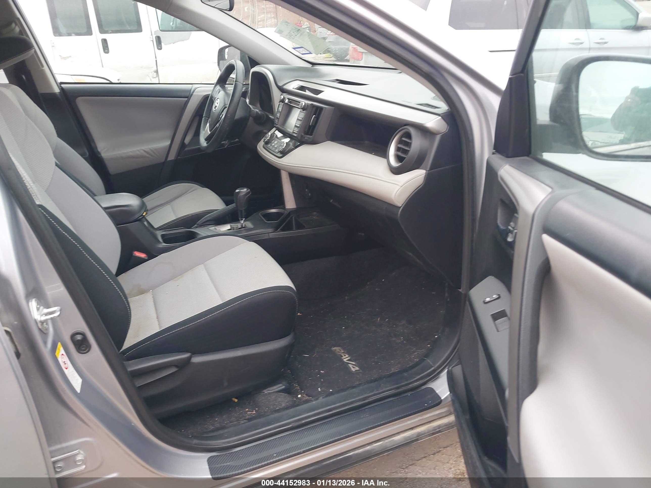TOYOTA RAV4 image 5
