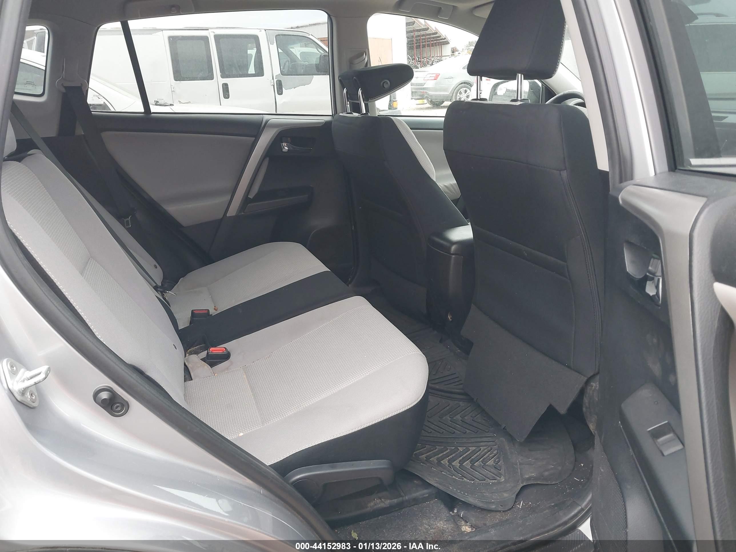 TOYOTA RAV4 image 8
