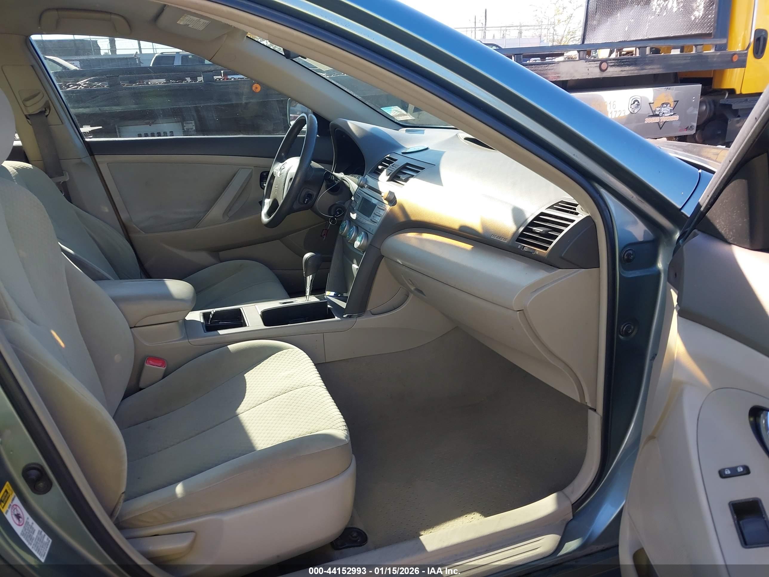 TOYOTA CAMRY image 5