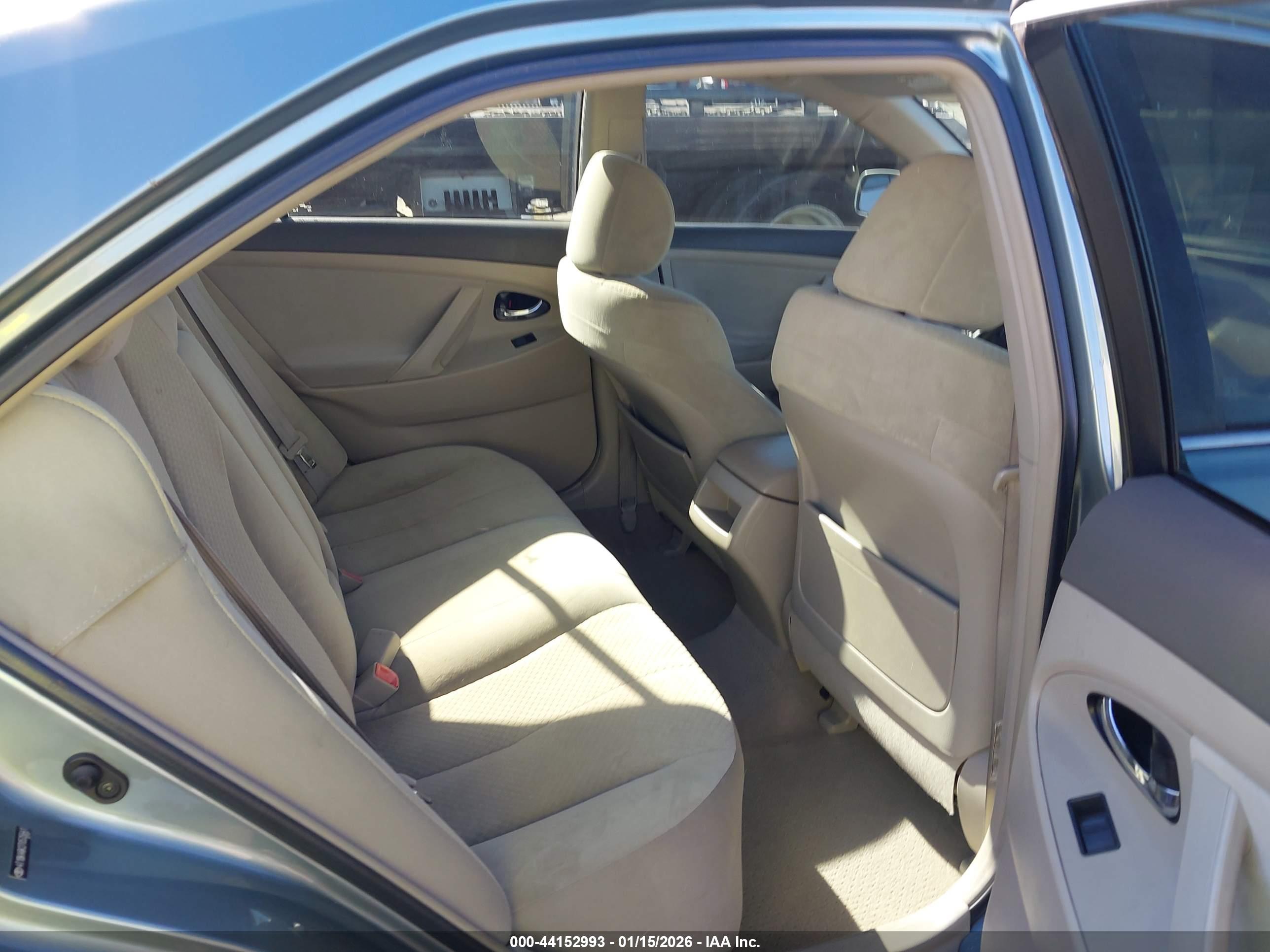 TOYOTA CAMRY image 8