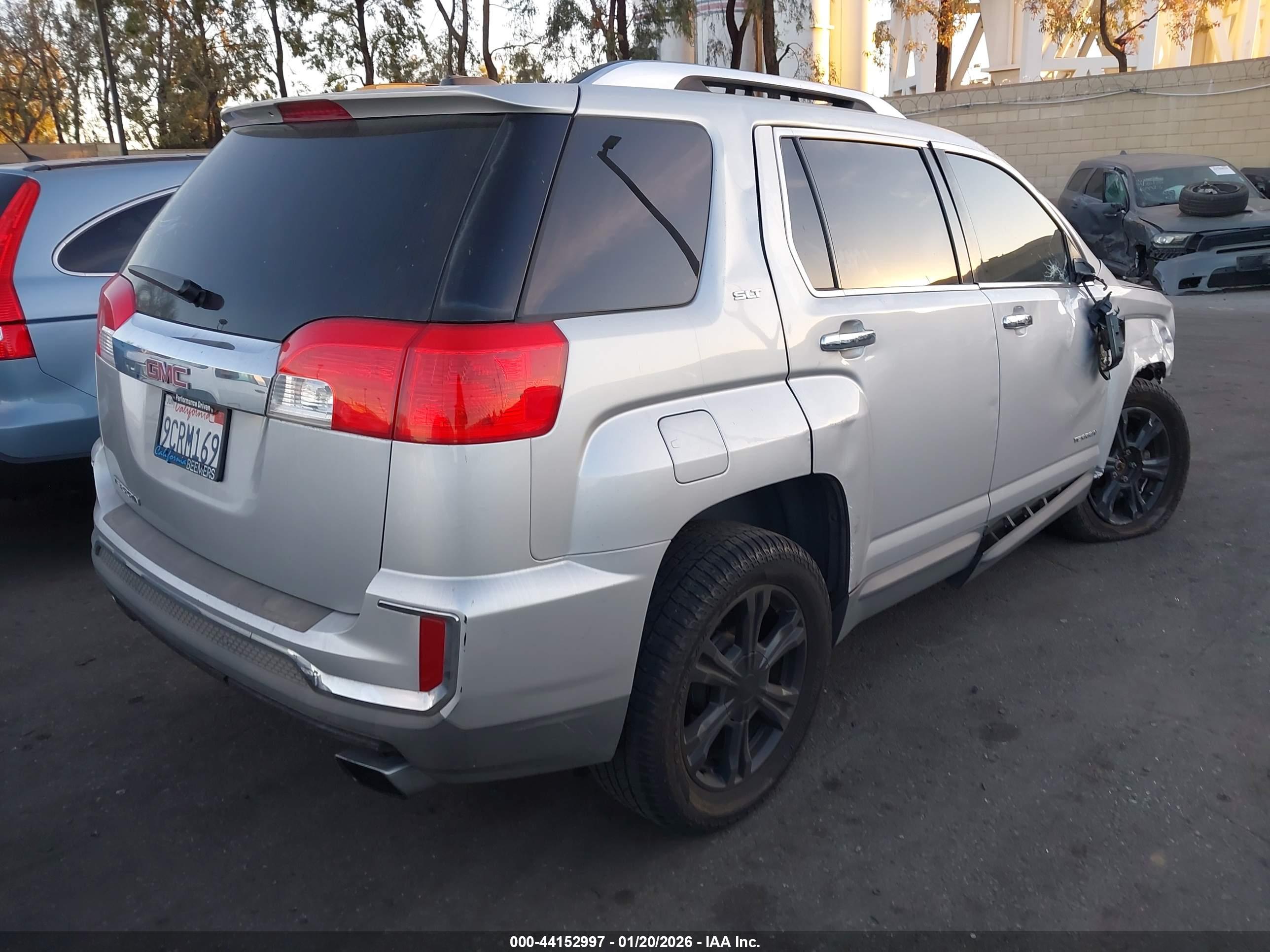 GMC TERRAIN image 4
