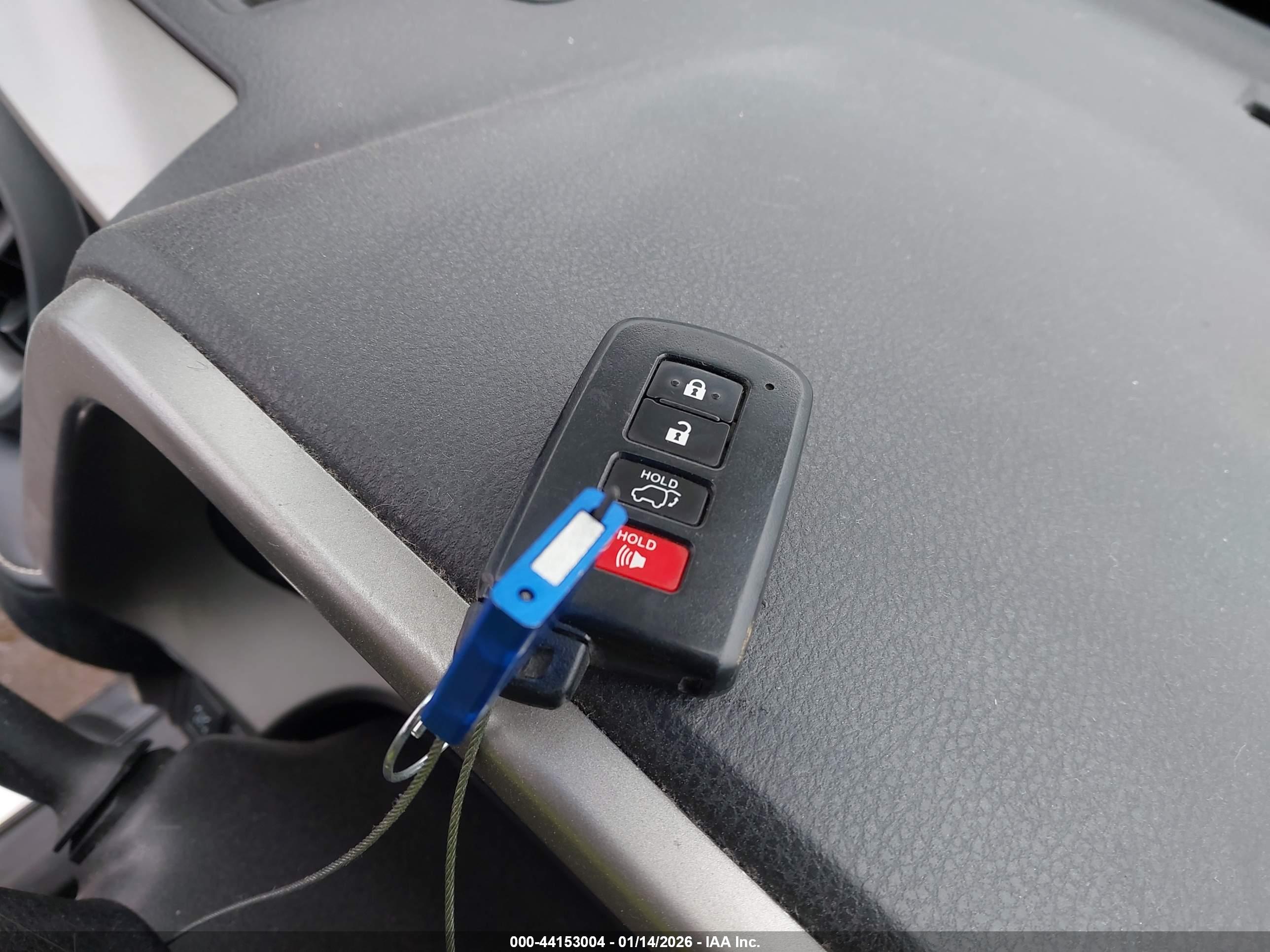 TOYOTA RAV4 image 11