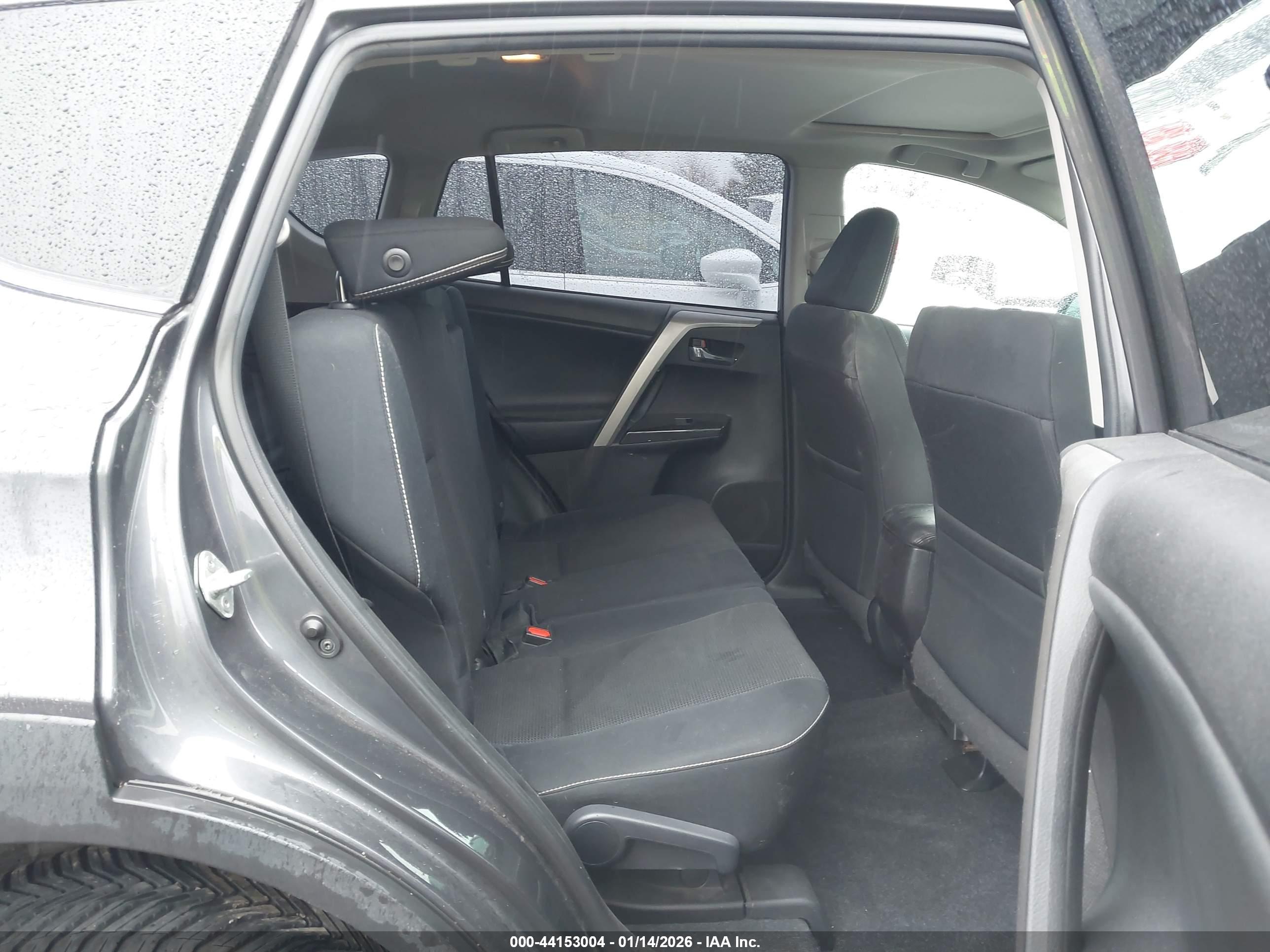TOYOTA RAV4 image 8