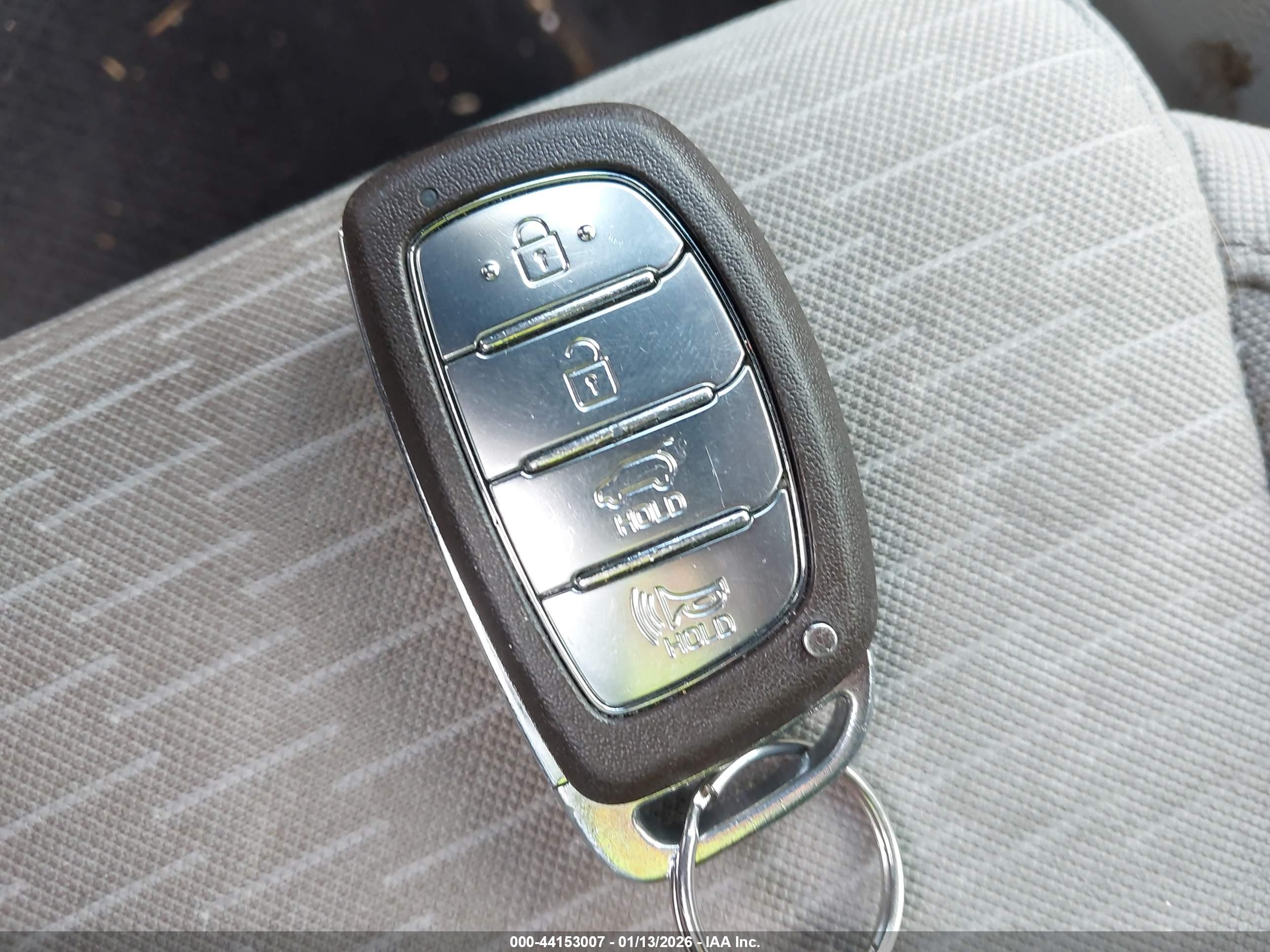 HYUNDAI TUCSON image 11