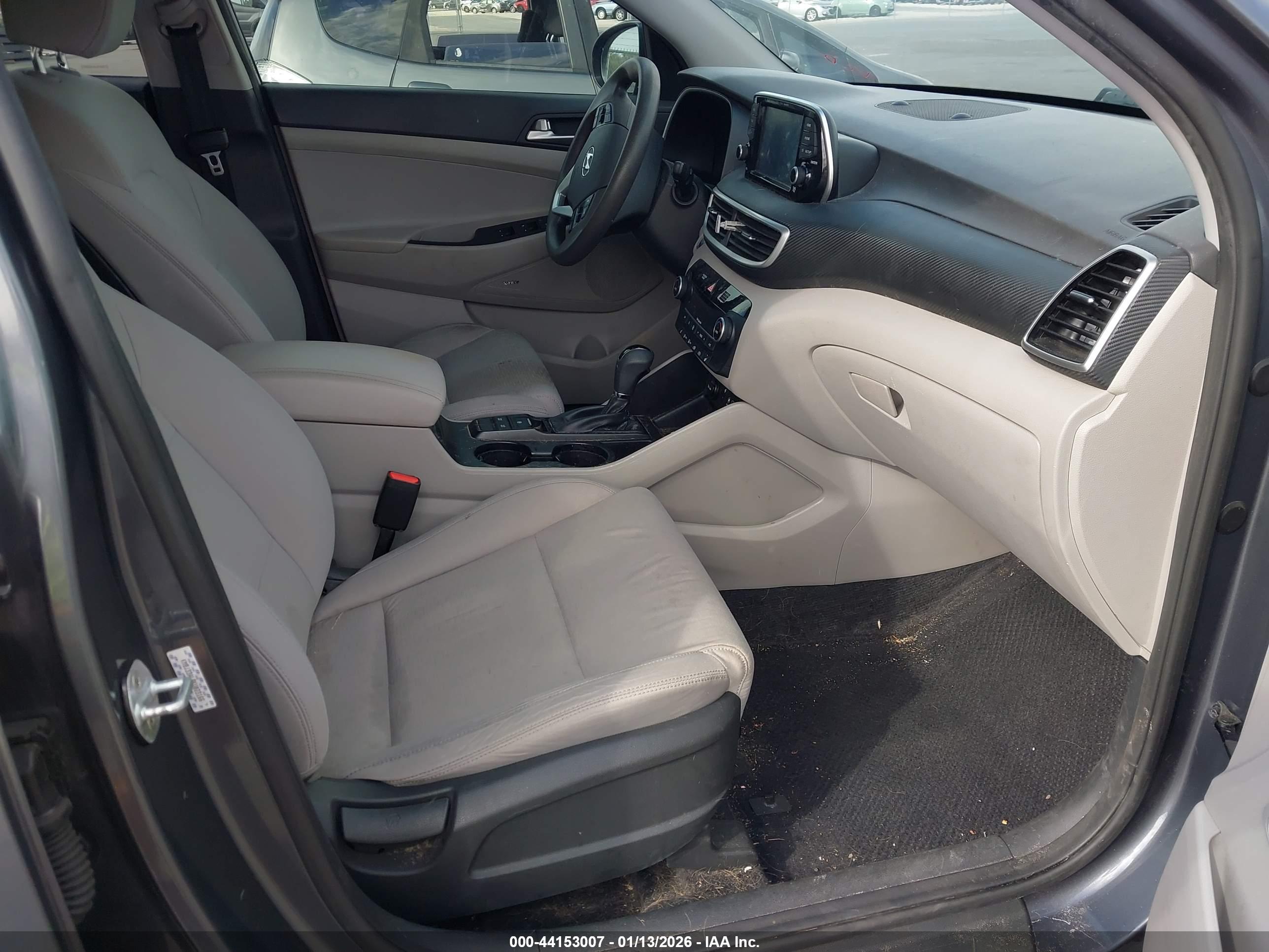 HYUNDAI TUCSON image 5