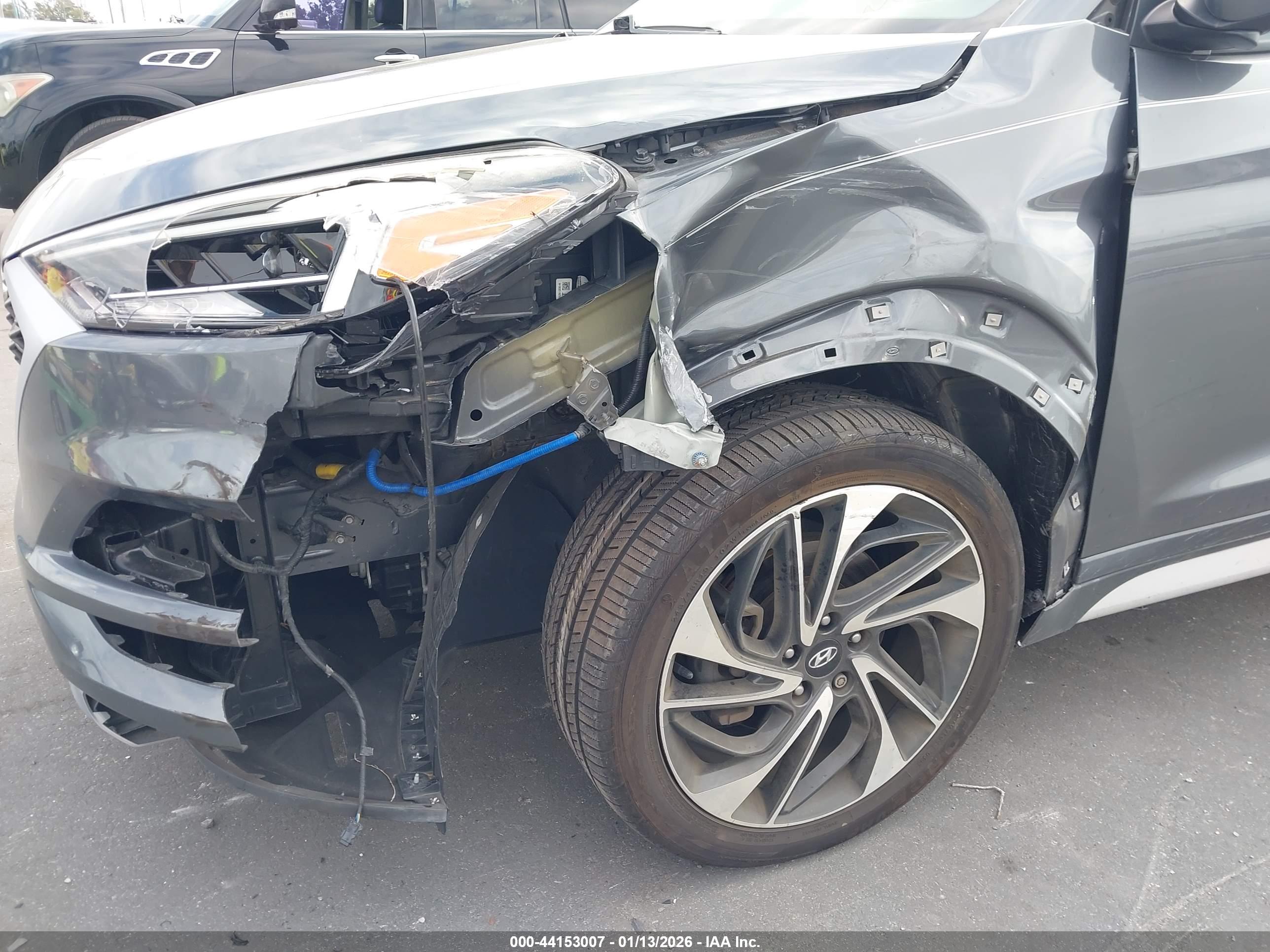HYUNDAI TUCSON image 6