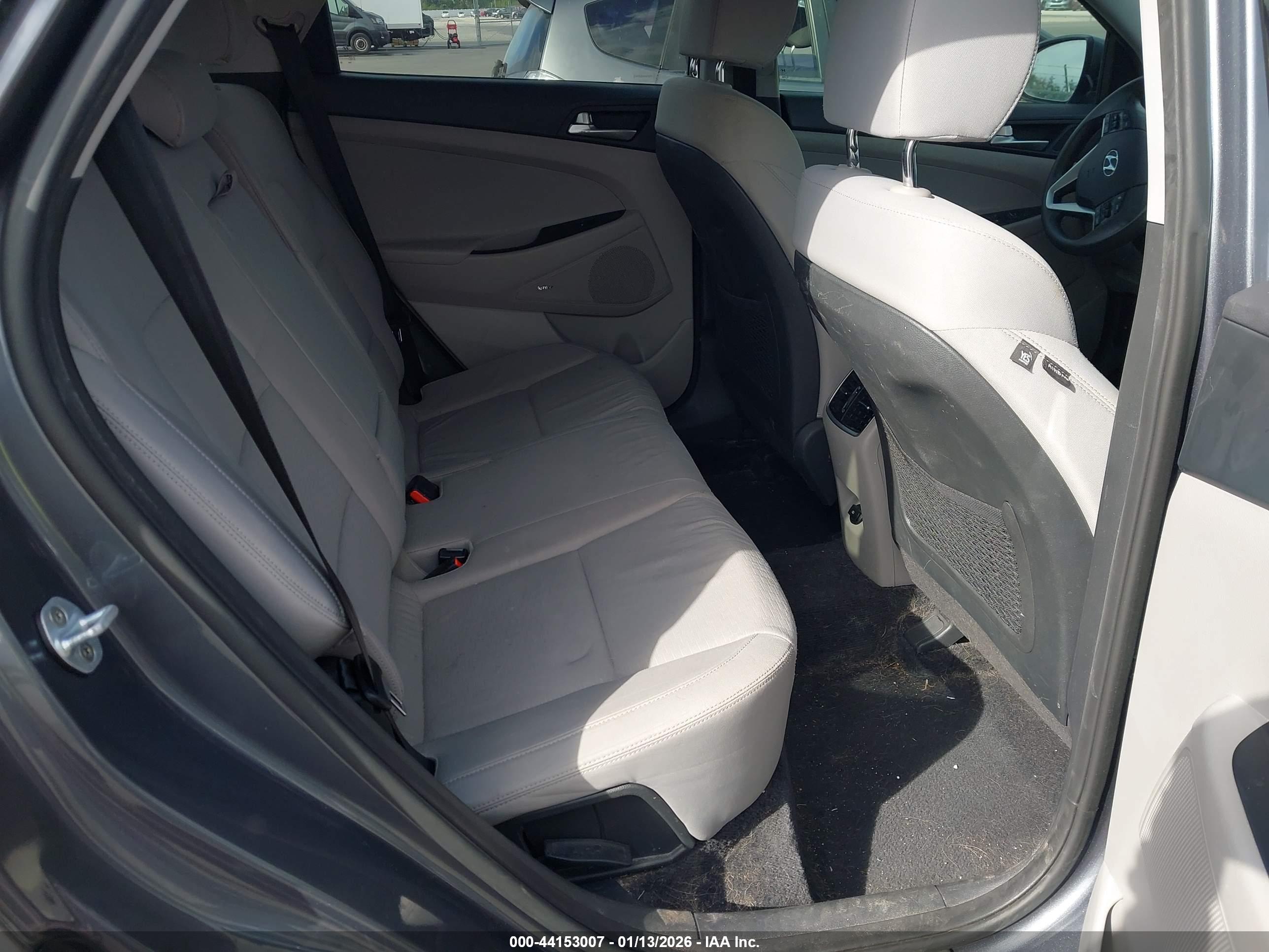 HYUNDAI TUCSON image 8