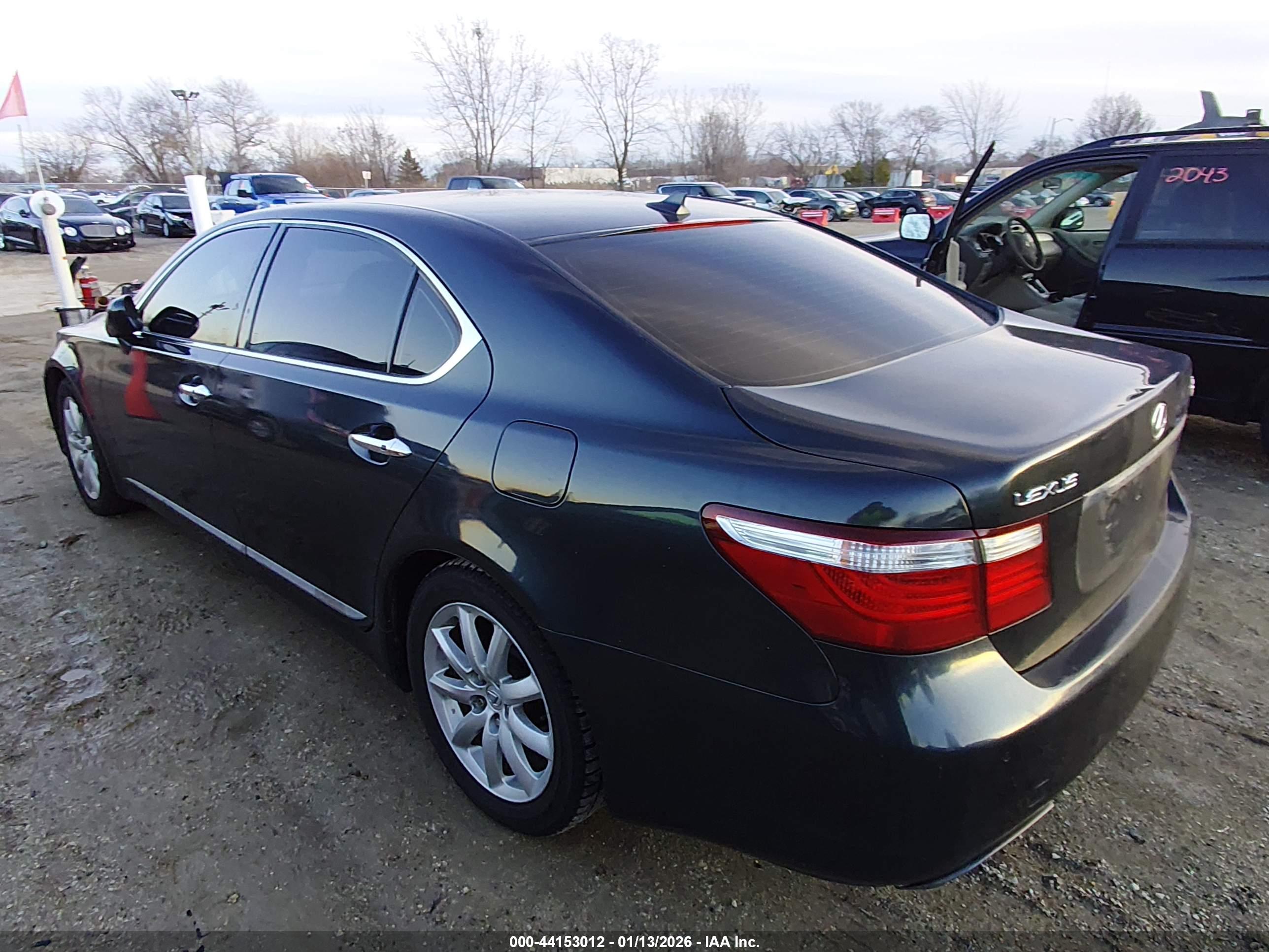 LEXUS LS image 3