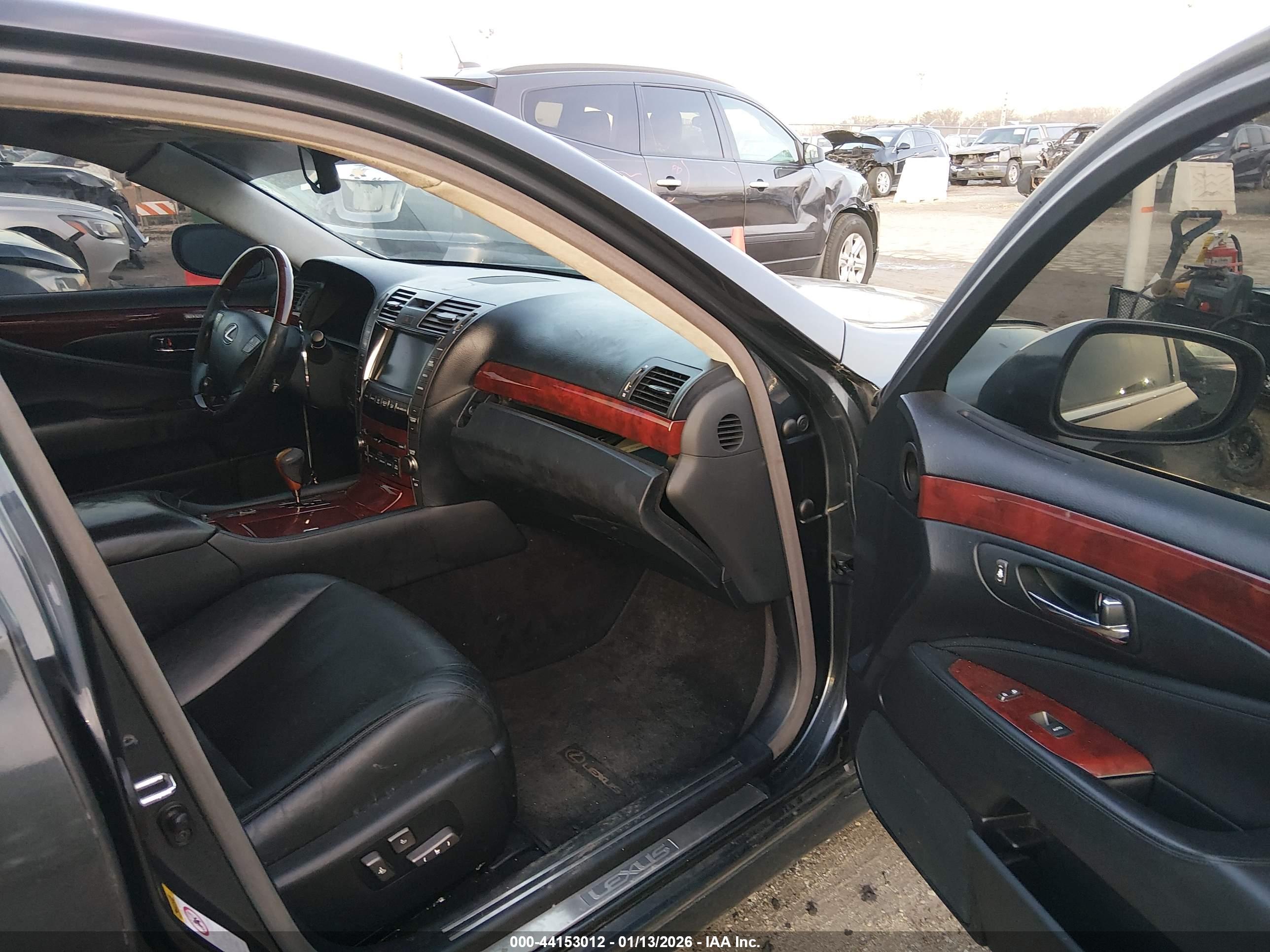LEXUS LS image 5