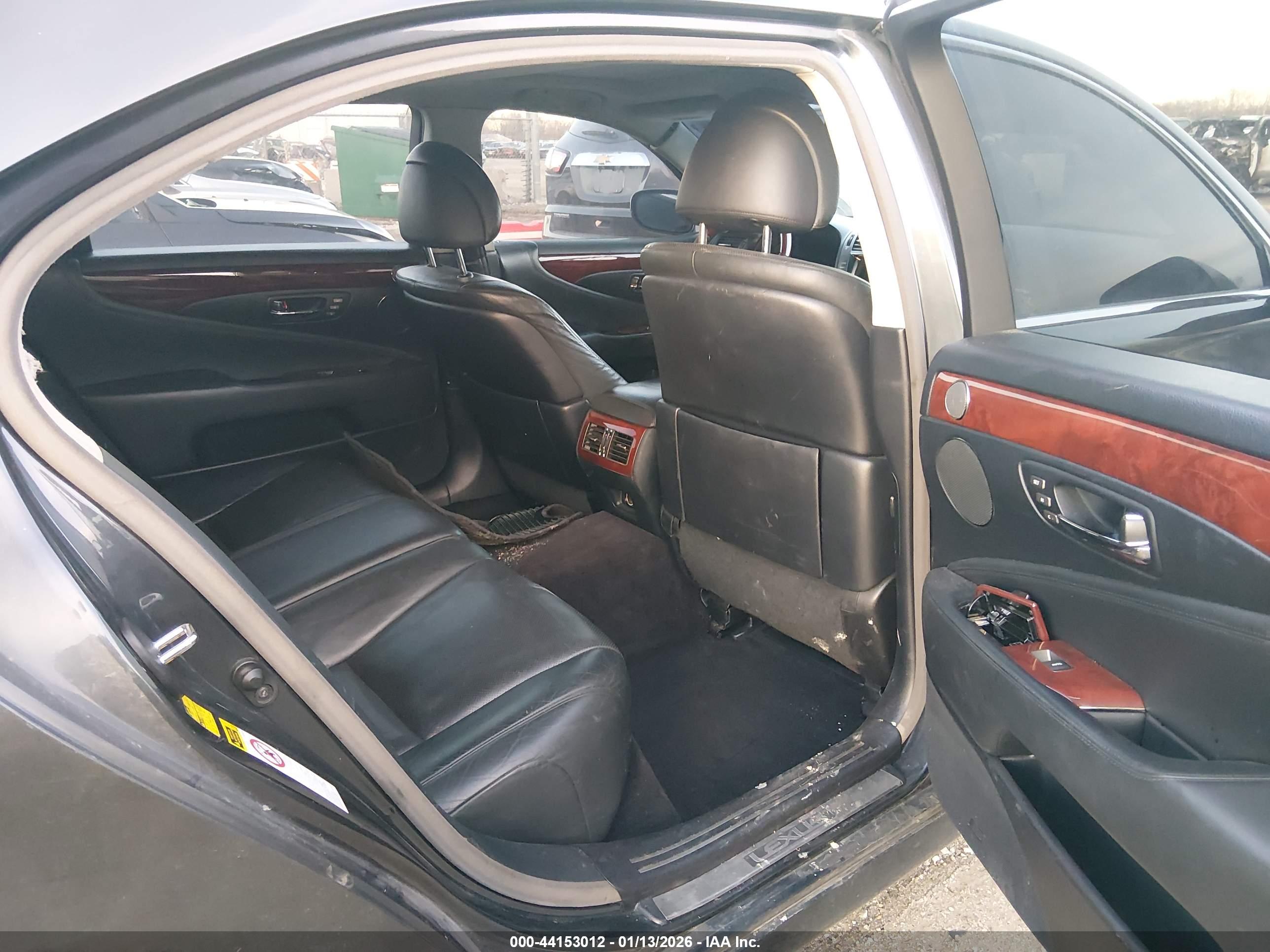 LEXUS LS image 8