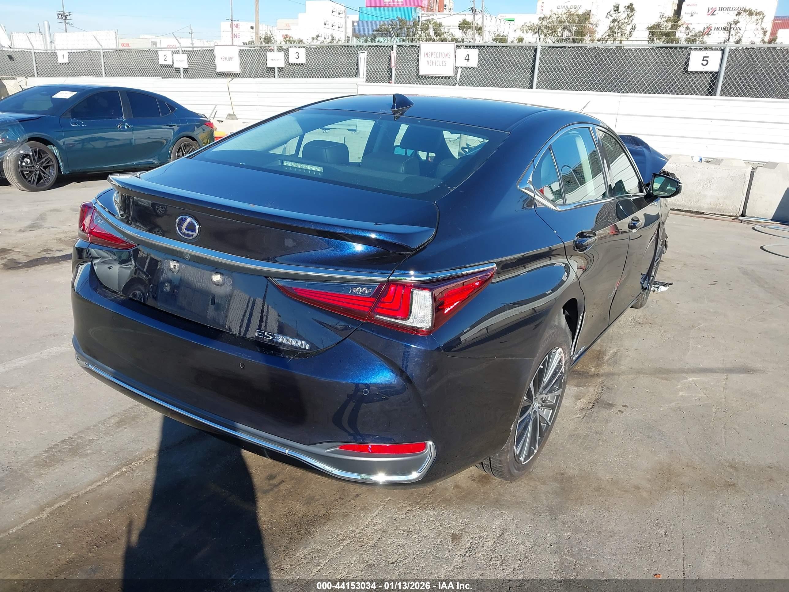 LEXUS ES image 4