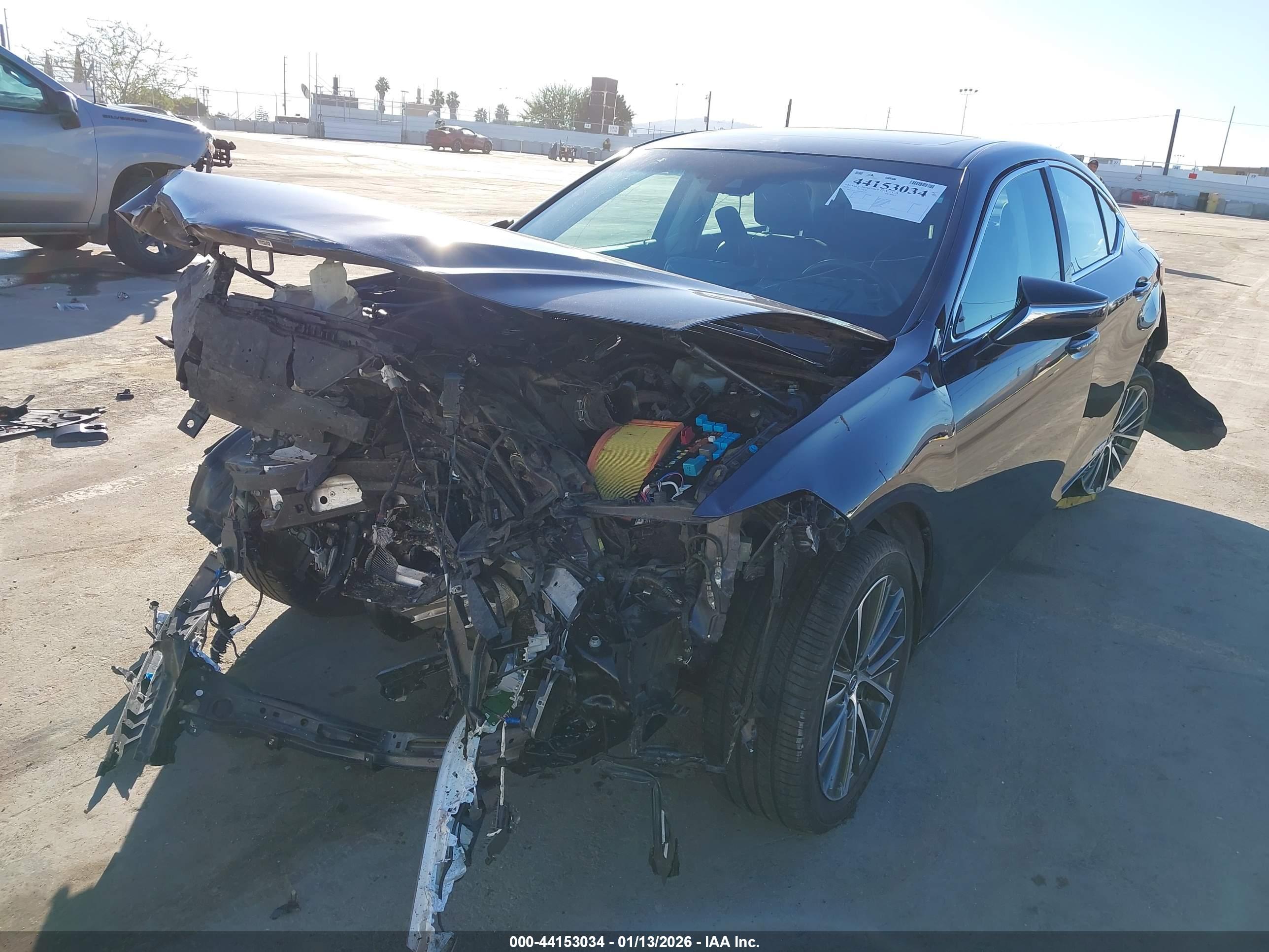 LEXUS ES image 6