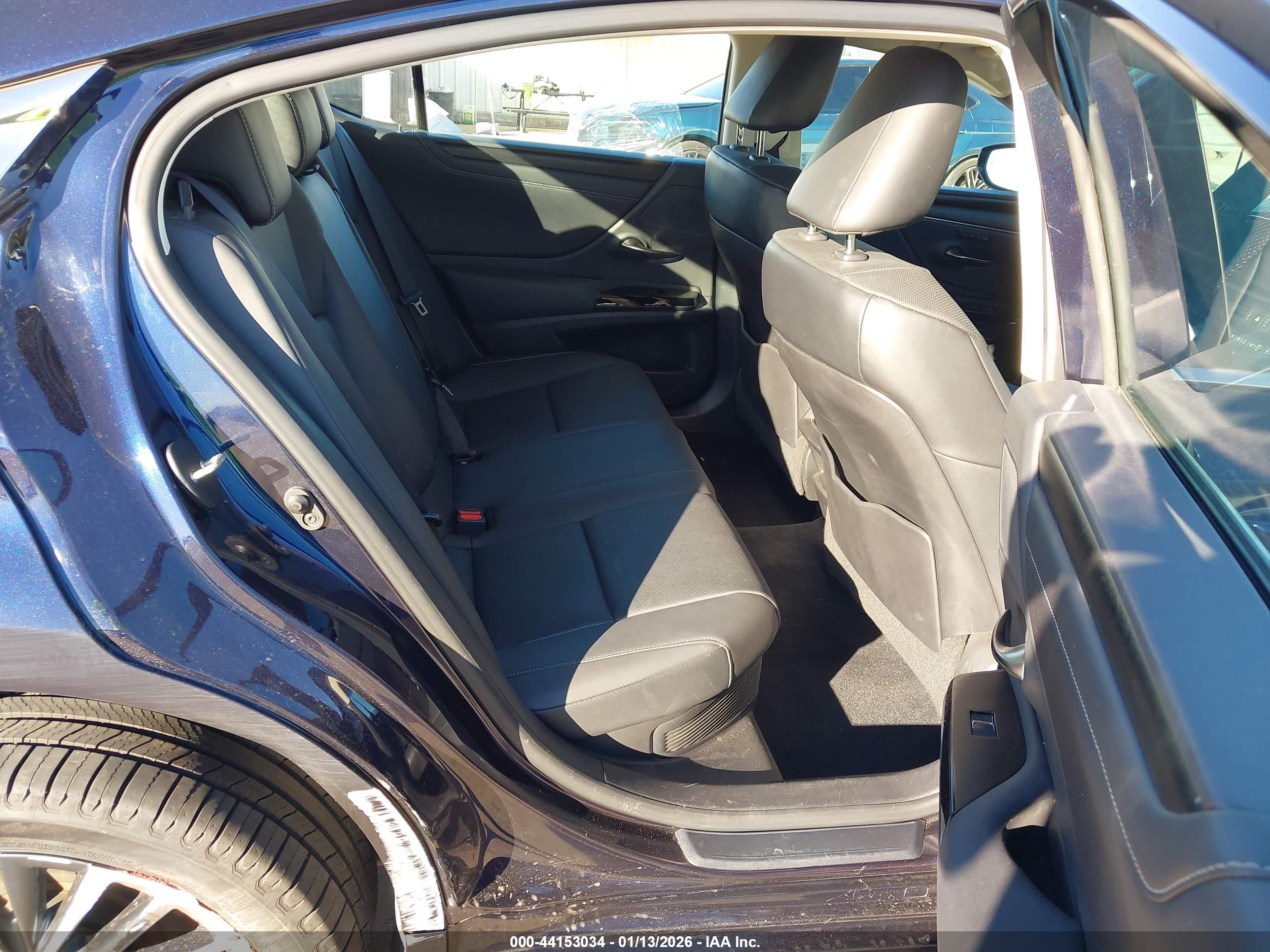 LEXUS ES image 8