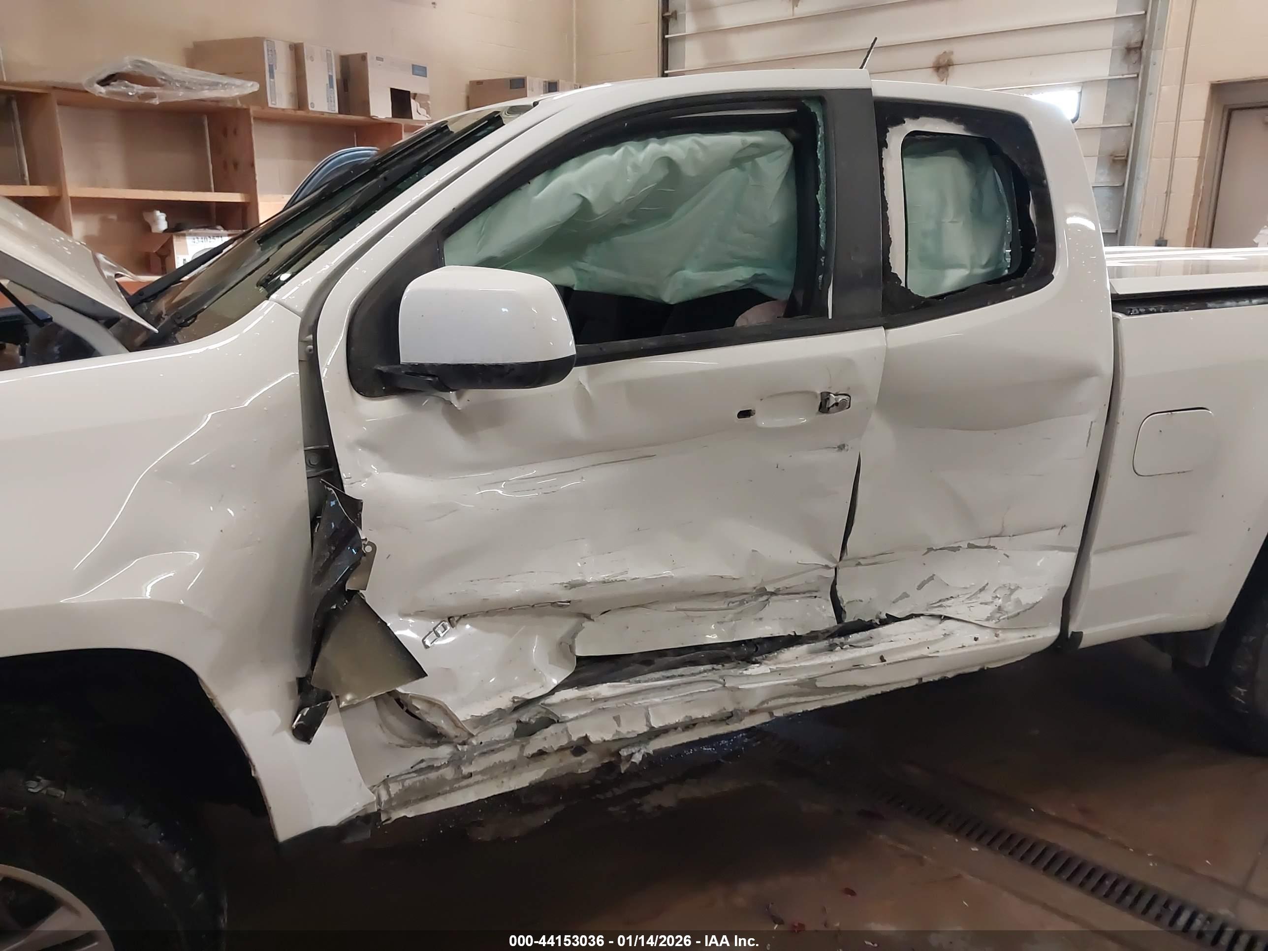CHEVROLET COLORADO image 6