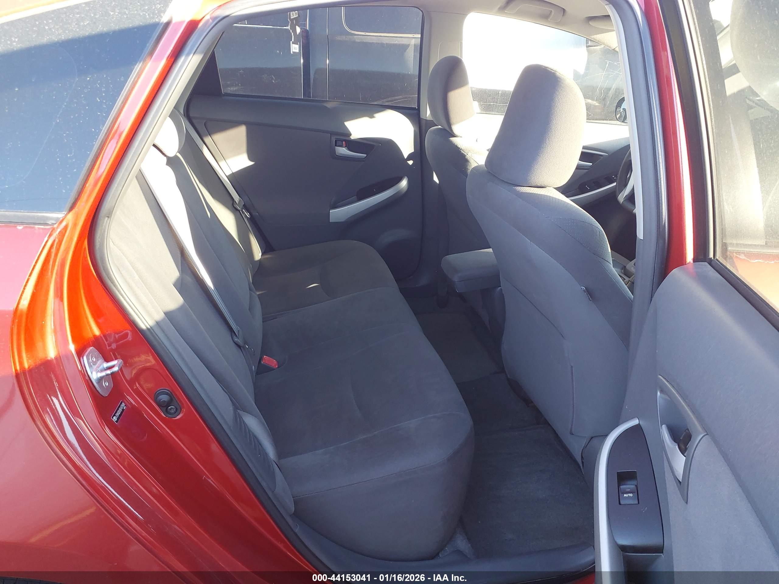 TOYOTA PRIUS image 8