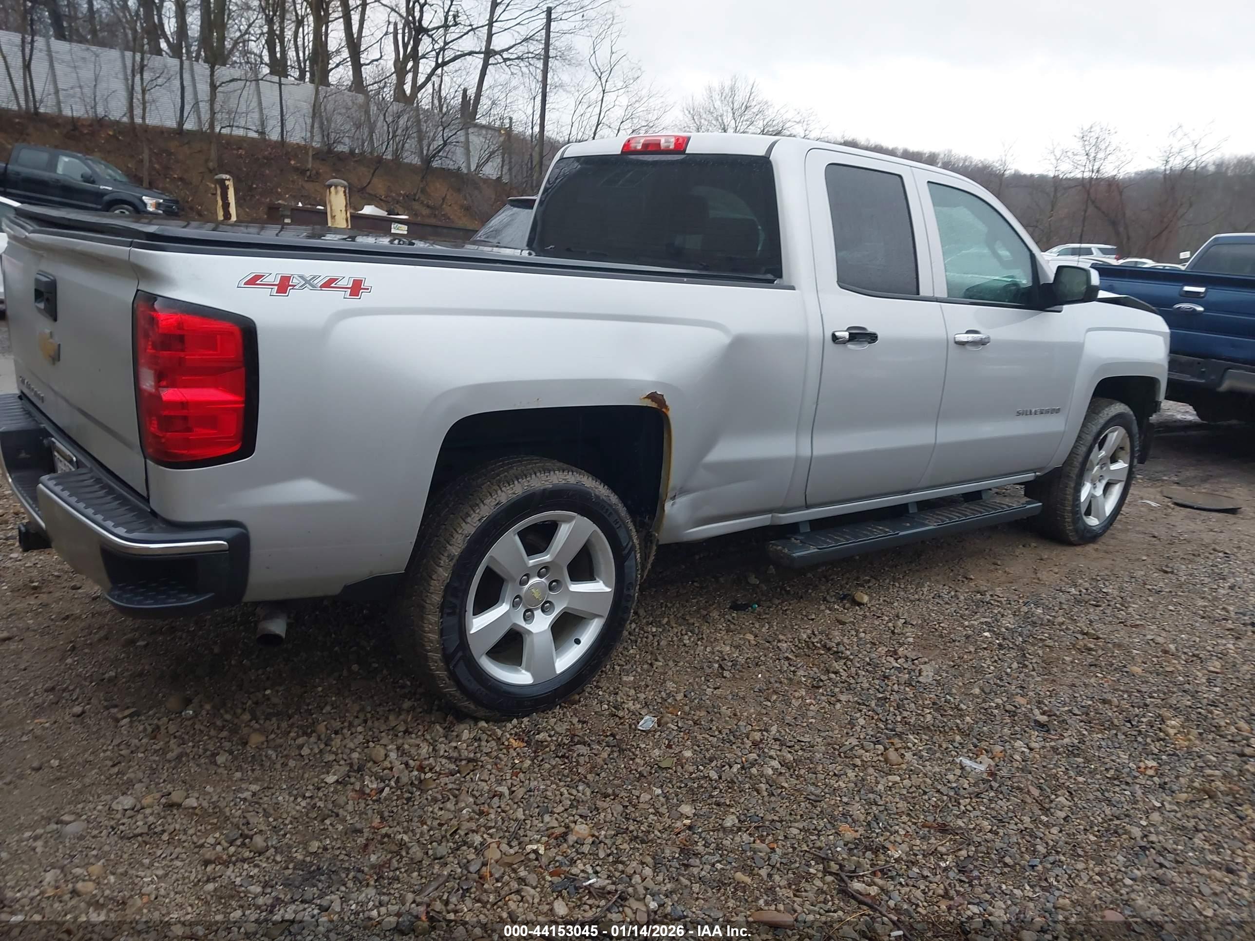 CHEVROLET SILVERADO image 4