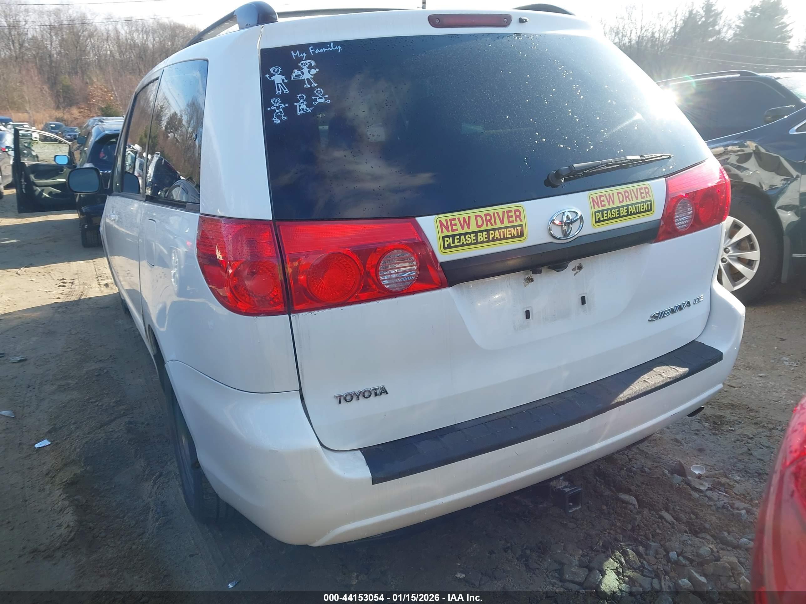 TOYOTA SIENNA image 3