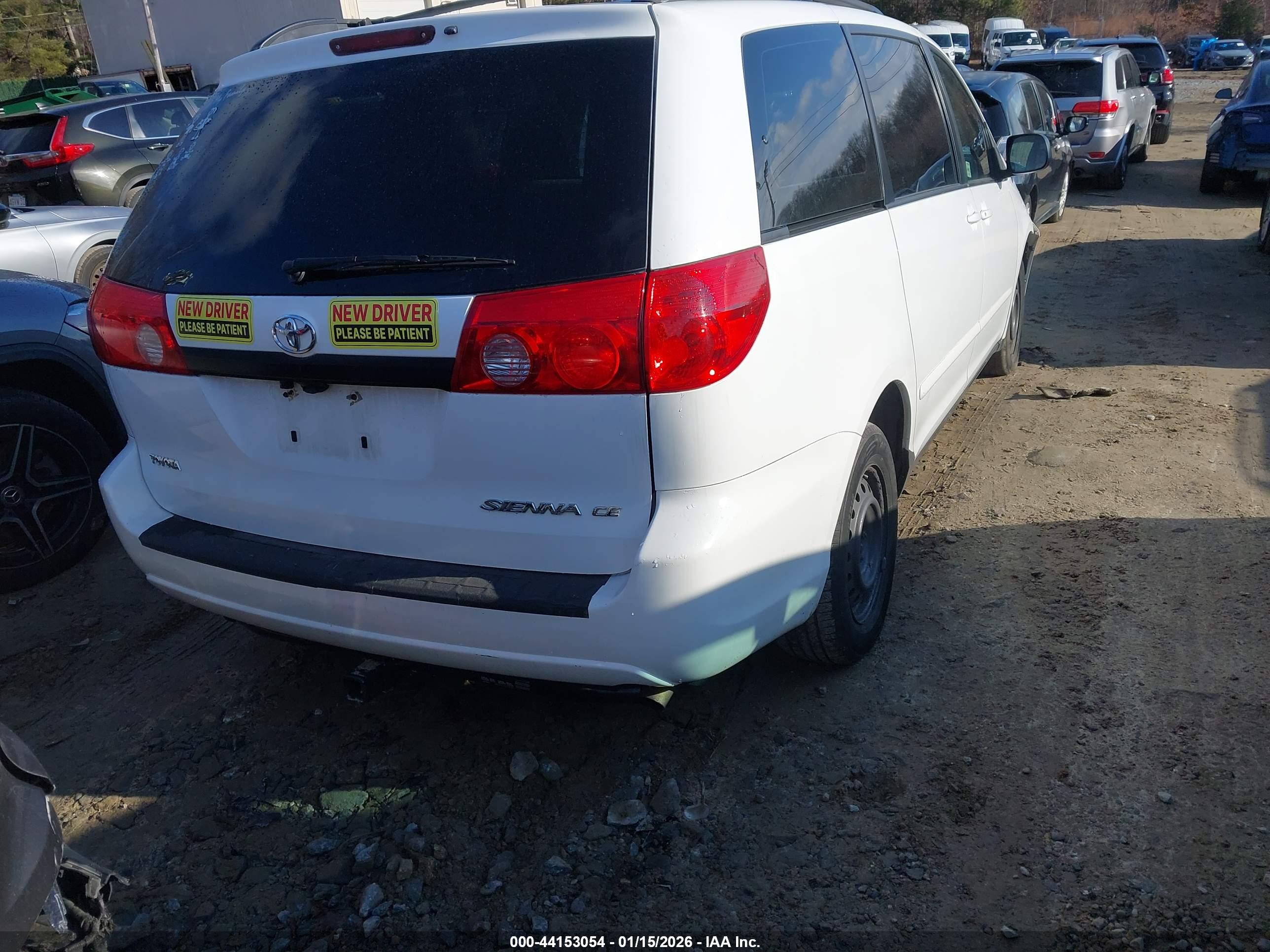 TOYOTA SIENNA image 4