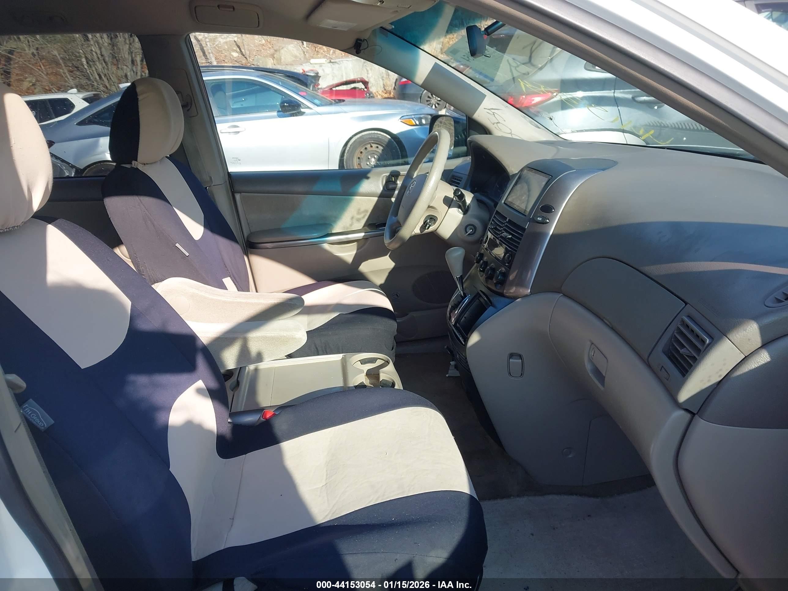 TOYOTA SIENNA image 5