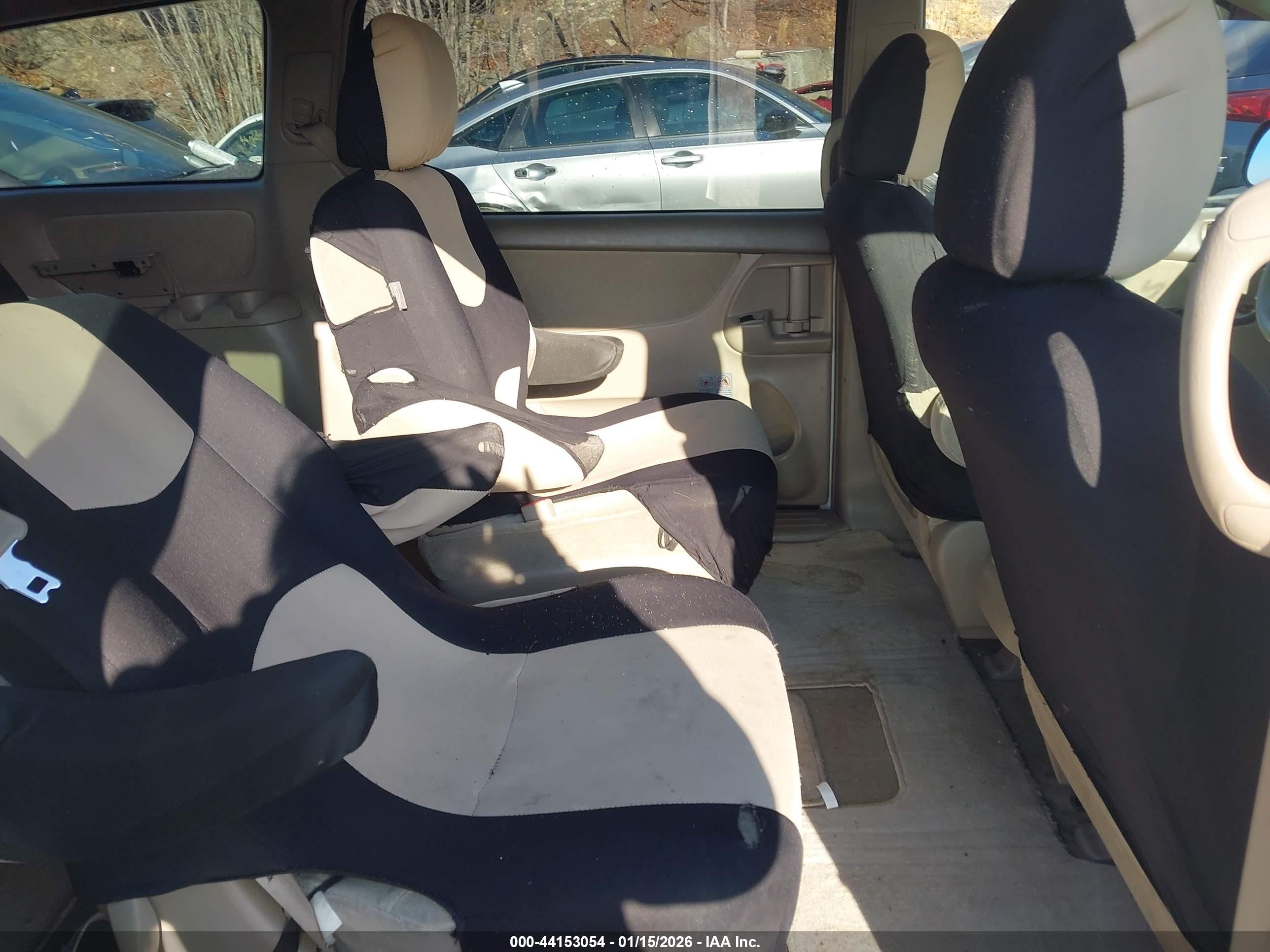TOYOTA SIENNA image 8