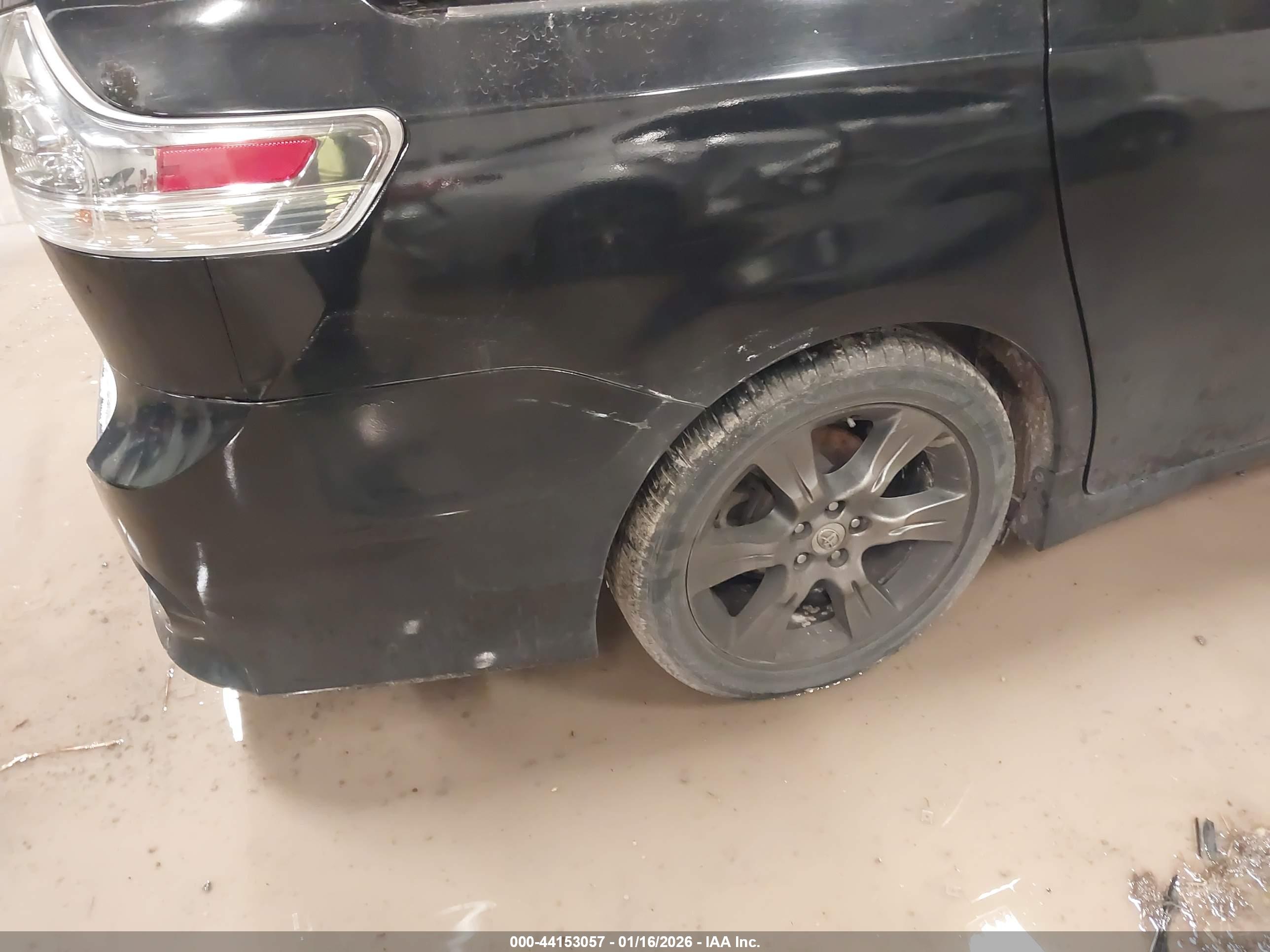 TOYOTA SIENNA image 6