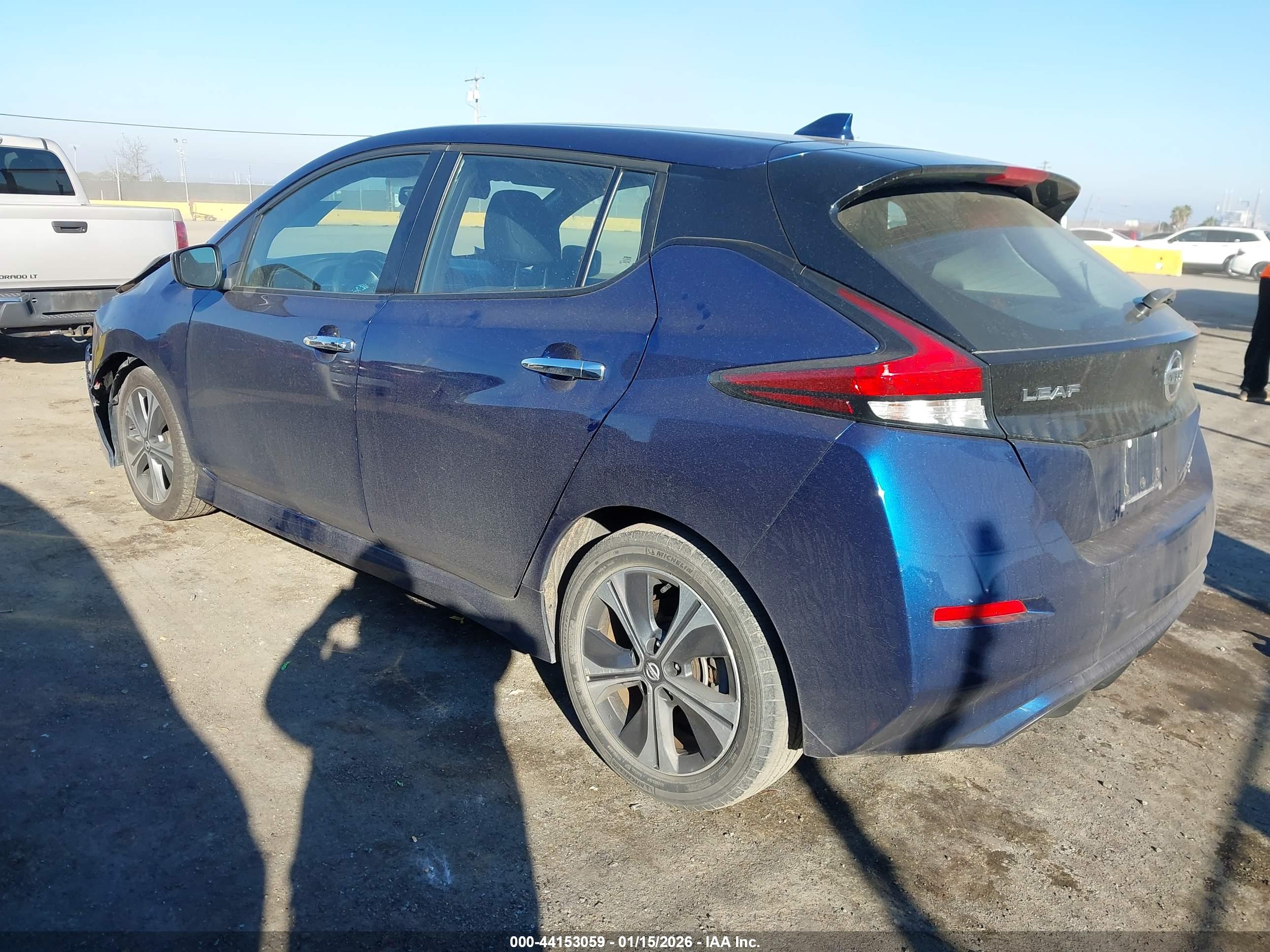 NISSAN LEAF image 3
