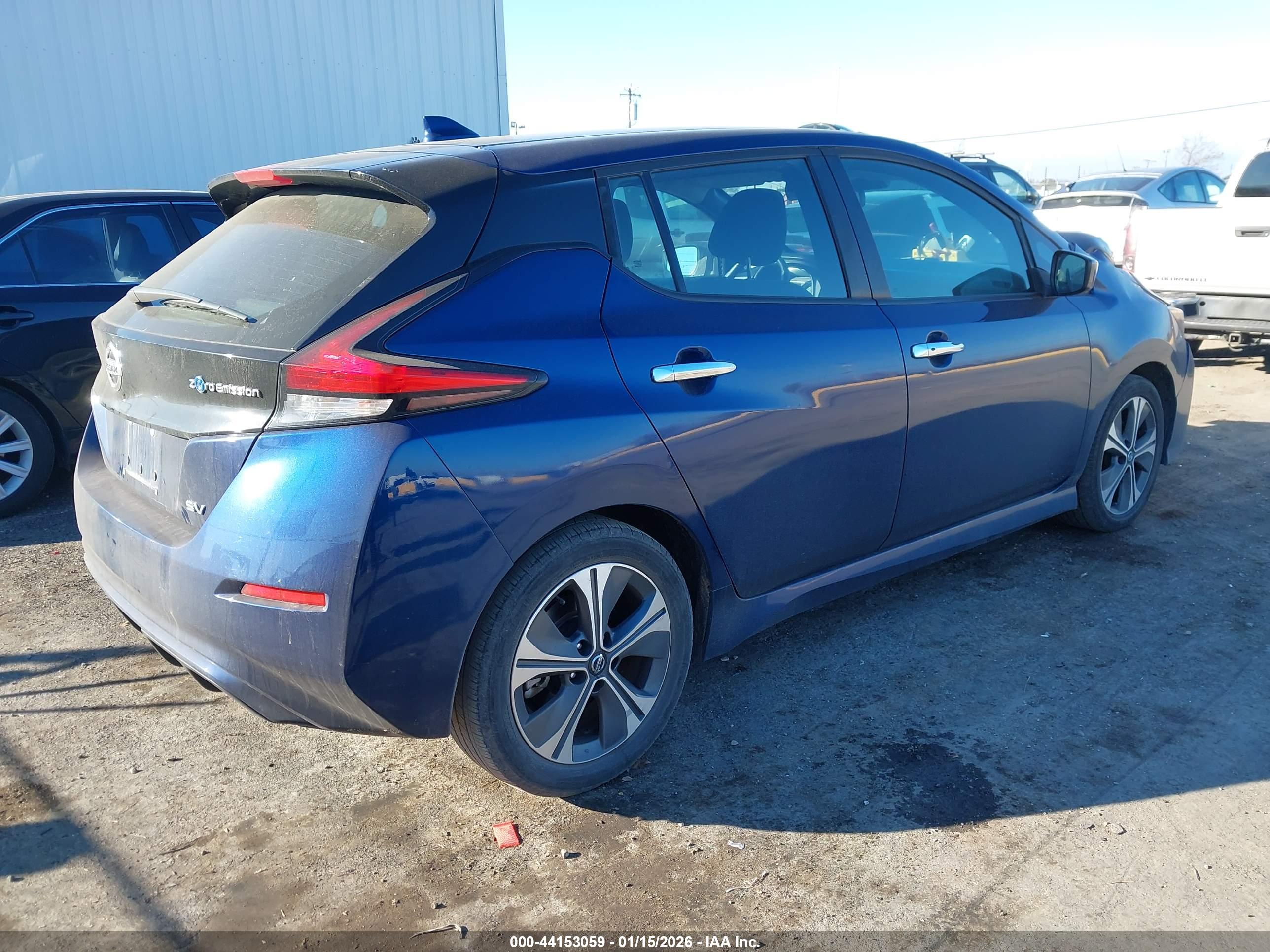 NISSAN LEAF image 4