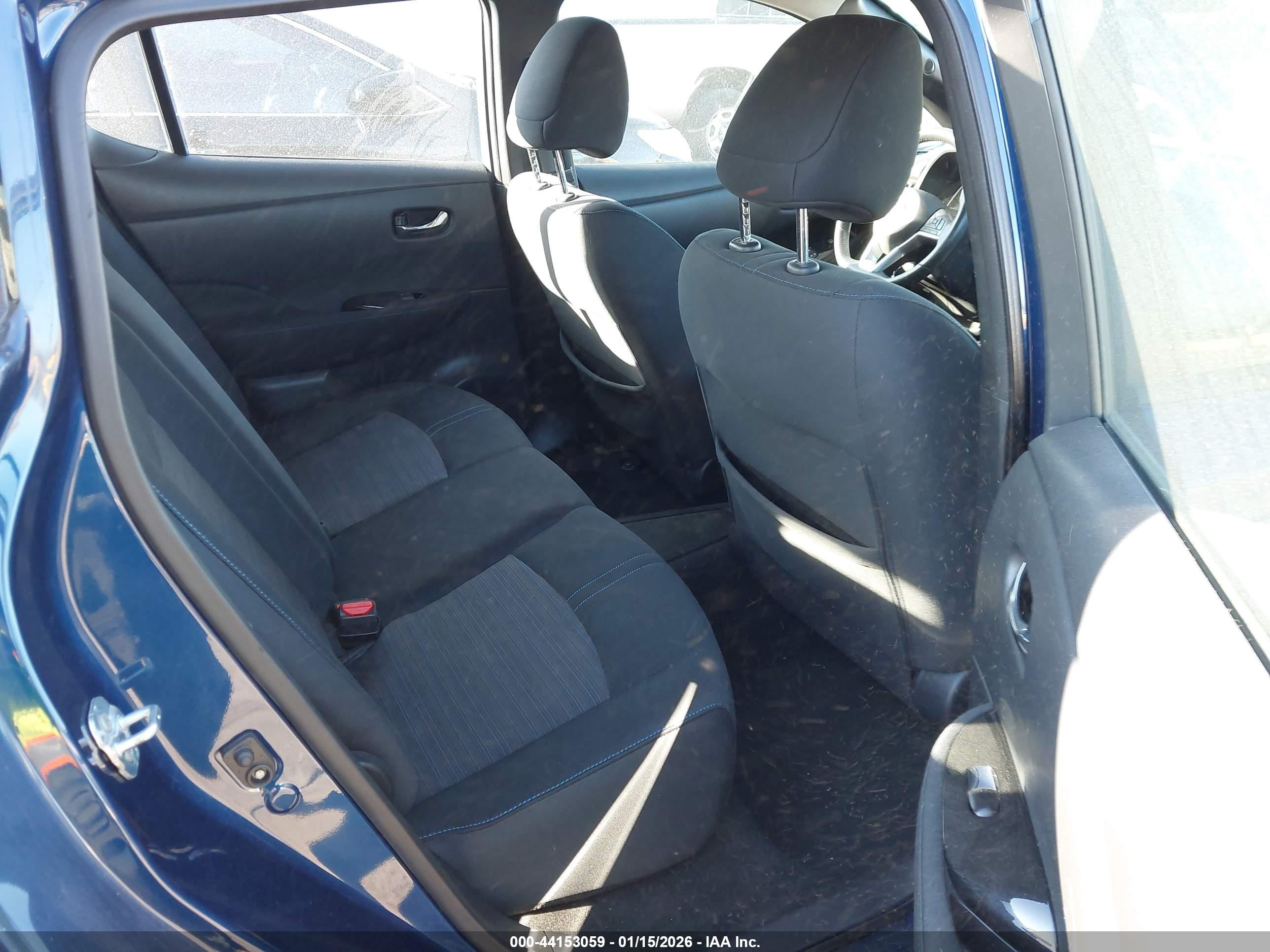 NISSAN LEAF image 8