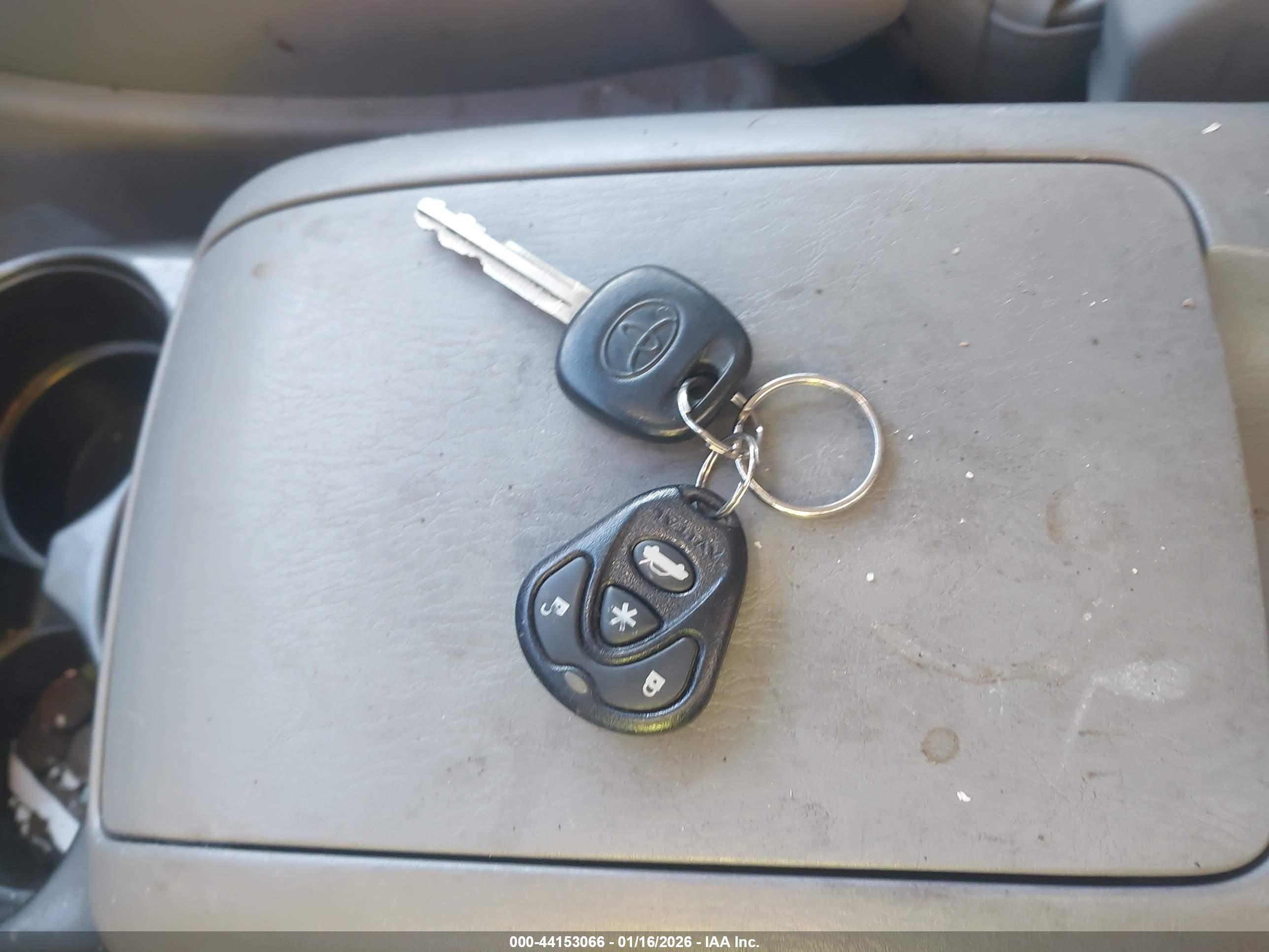 TOYOTA SIENNA image 11
