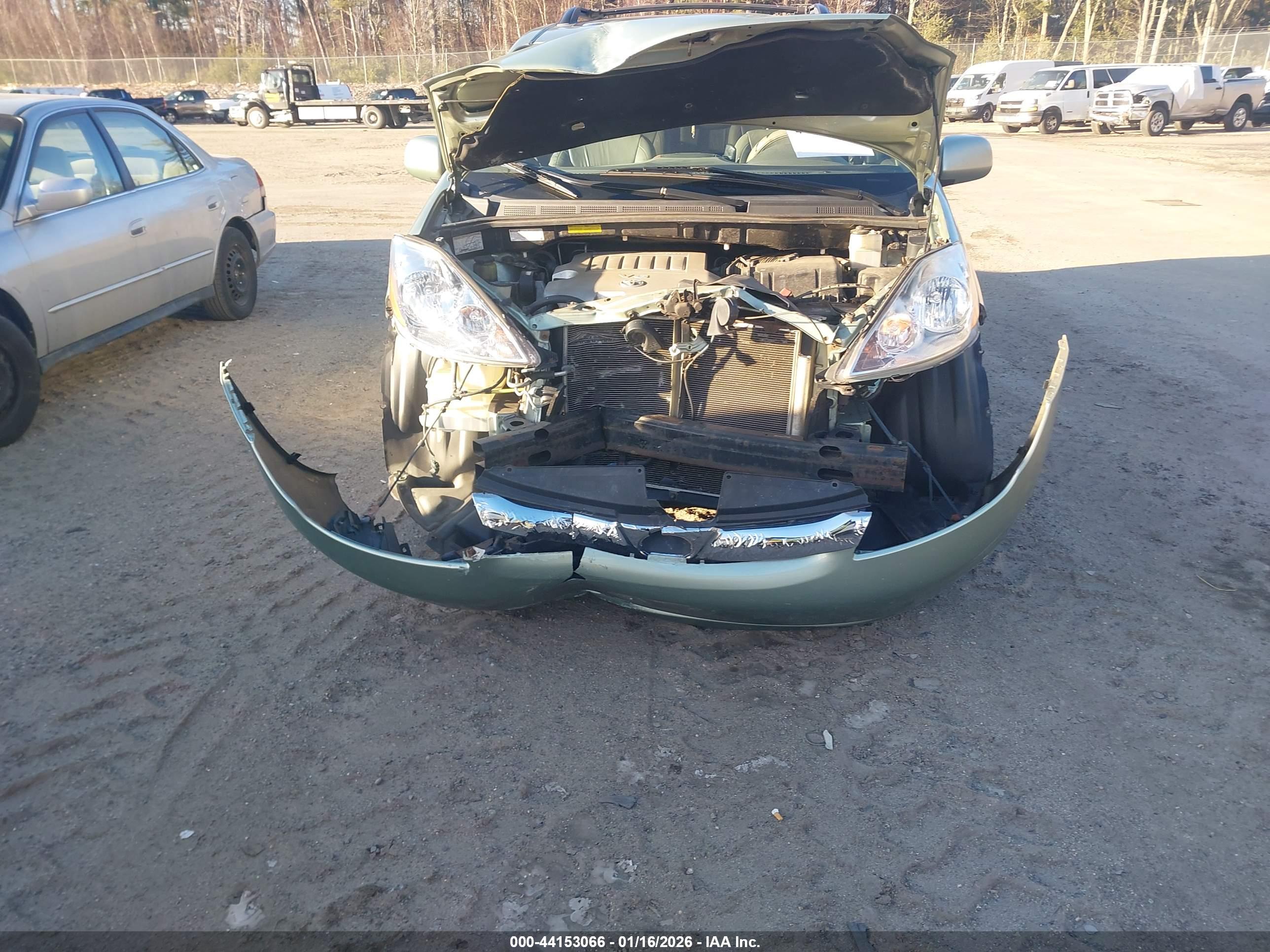 TOYOTA SIENNA image 6