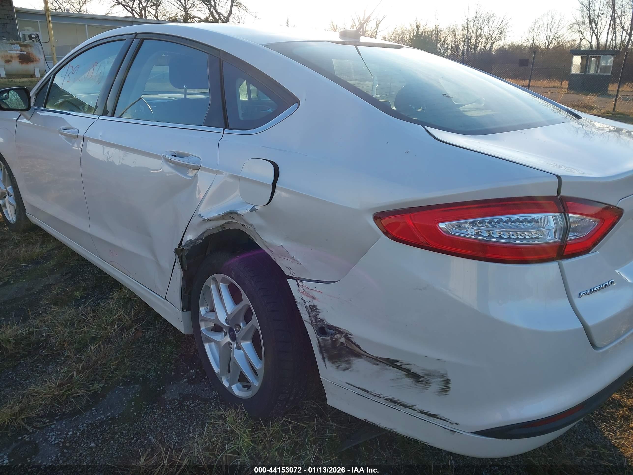 FORD FUSION image 6