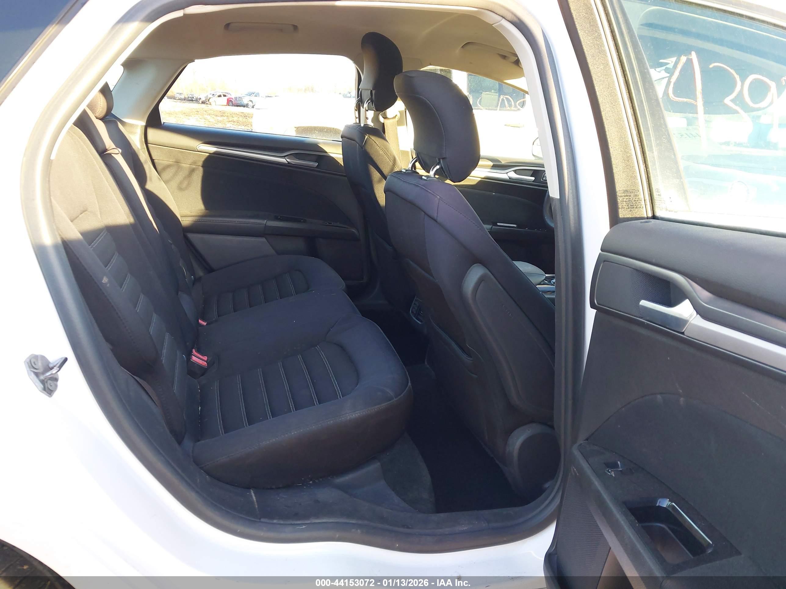 FORD FUSION image 8