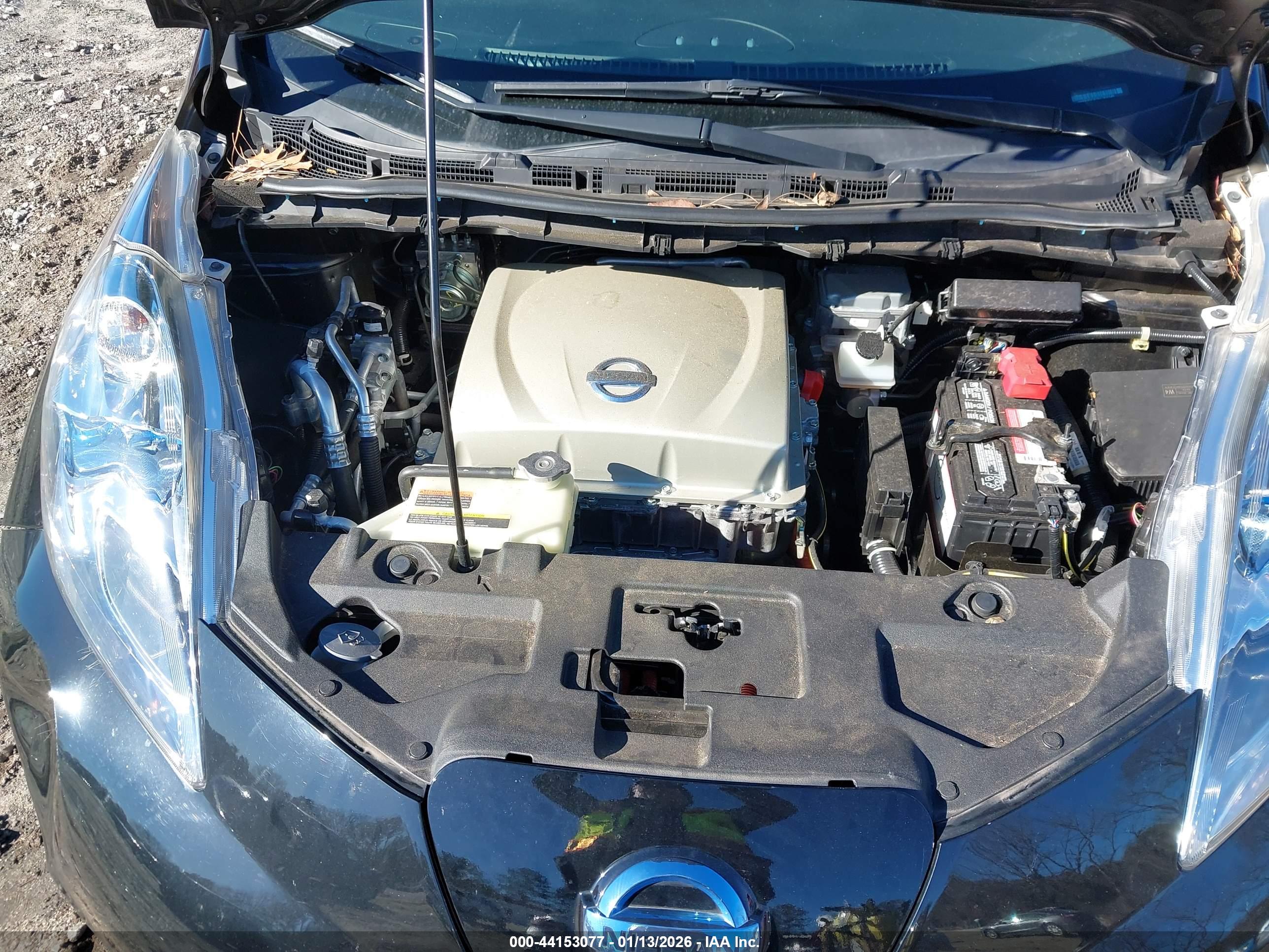 NISSAN LEAF image 10