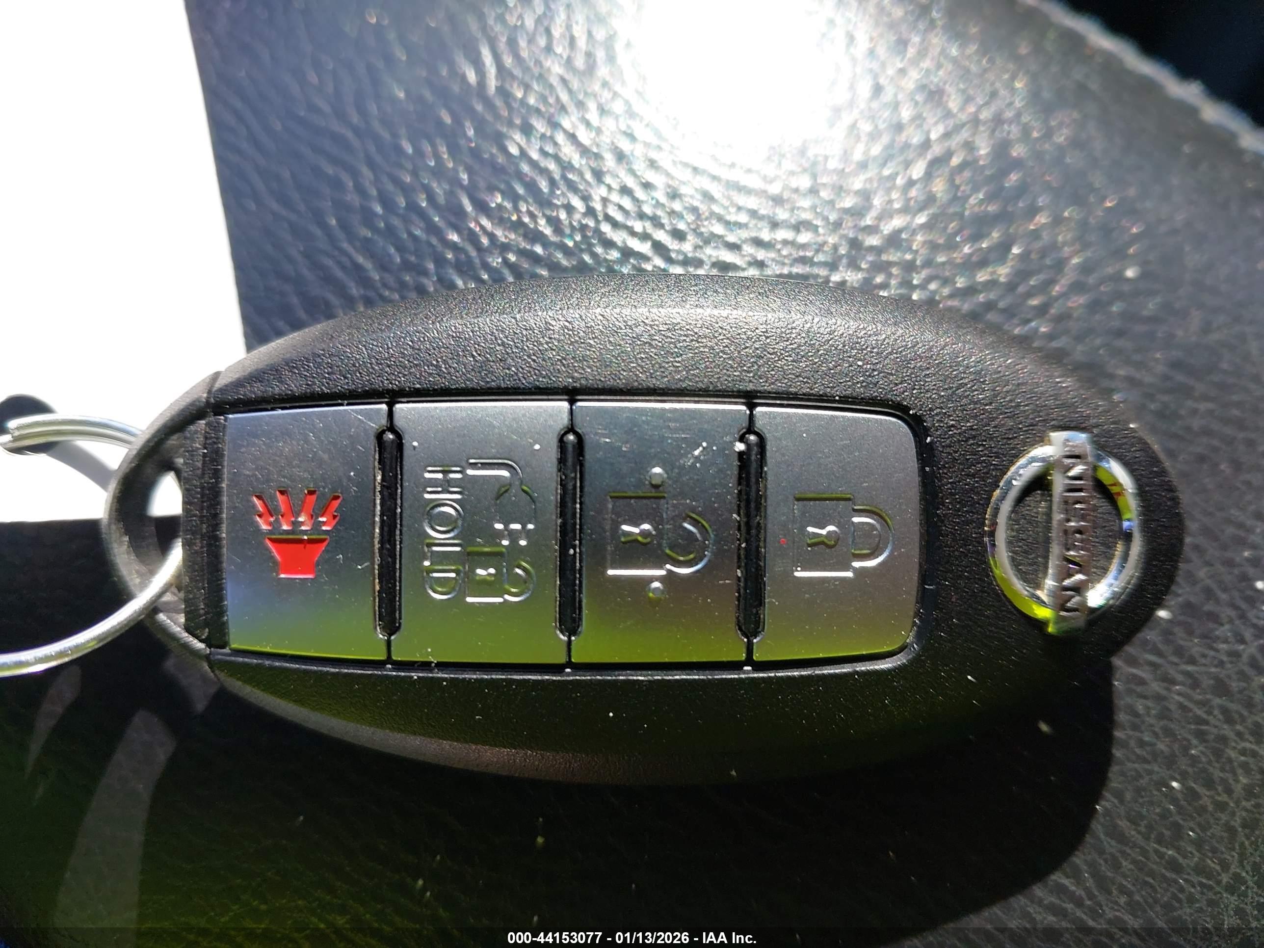 NISSAN LEAF image 11