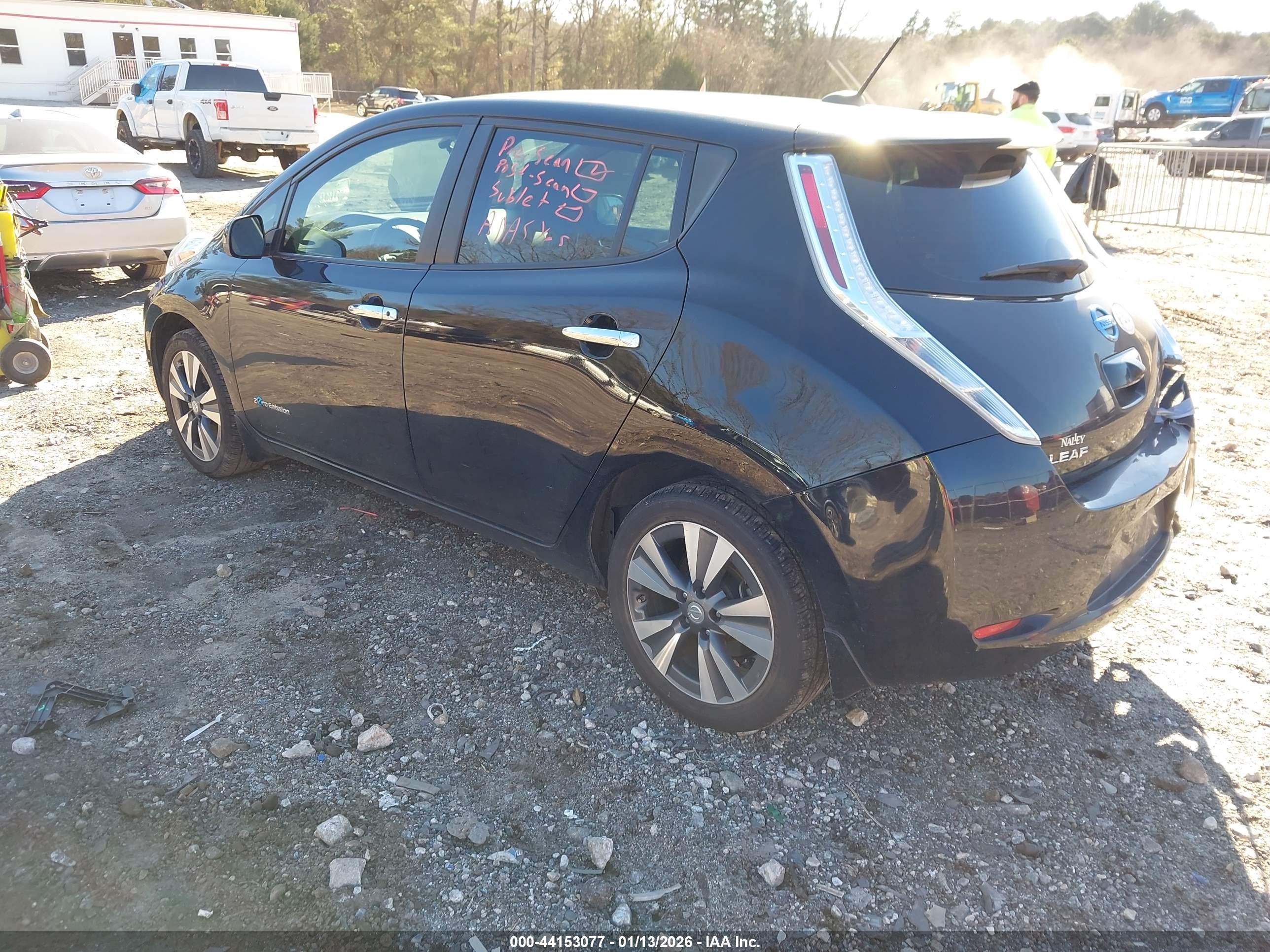NISSAN LEAF image 3