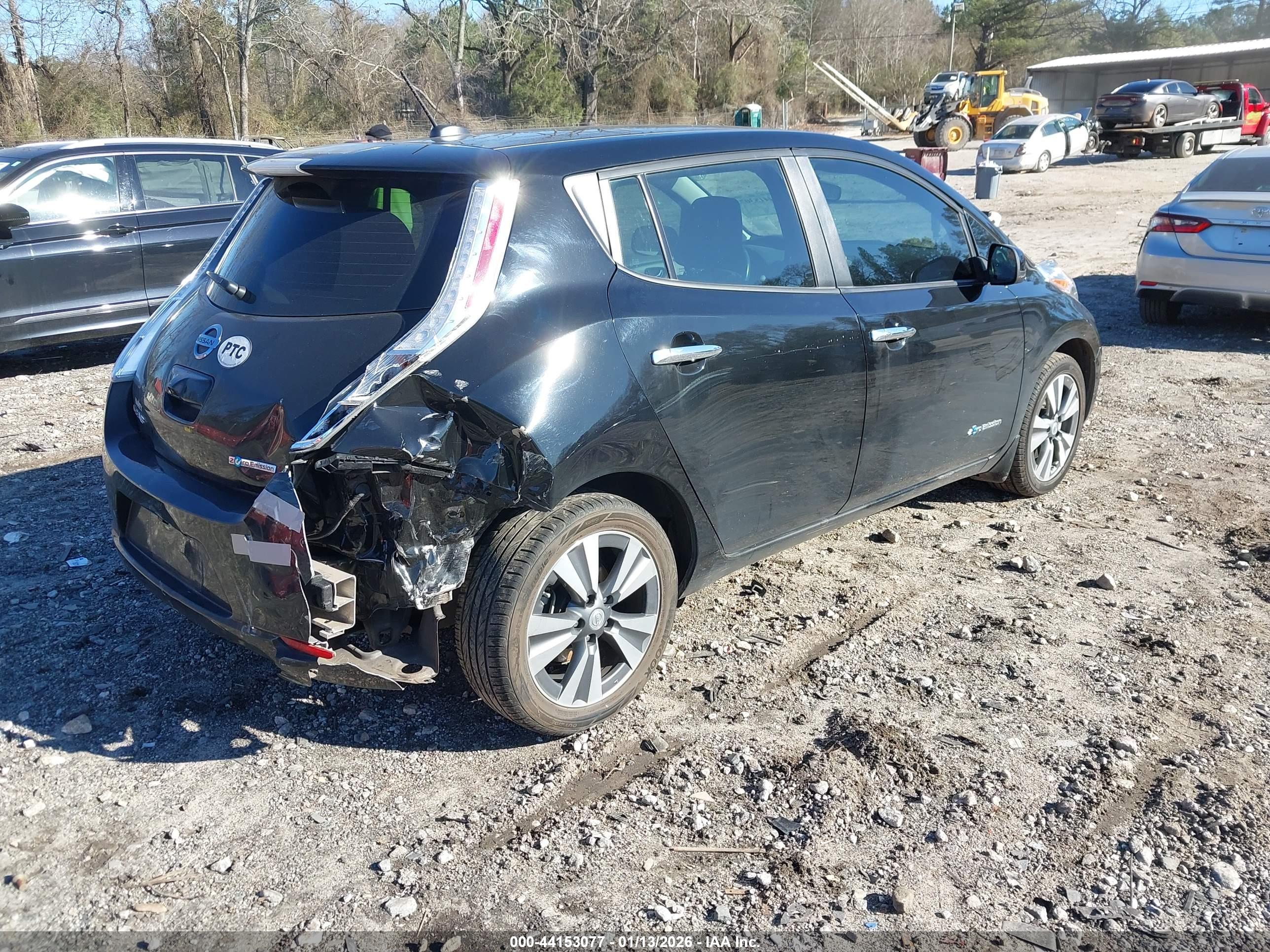 NISSAN LEAF image 4