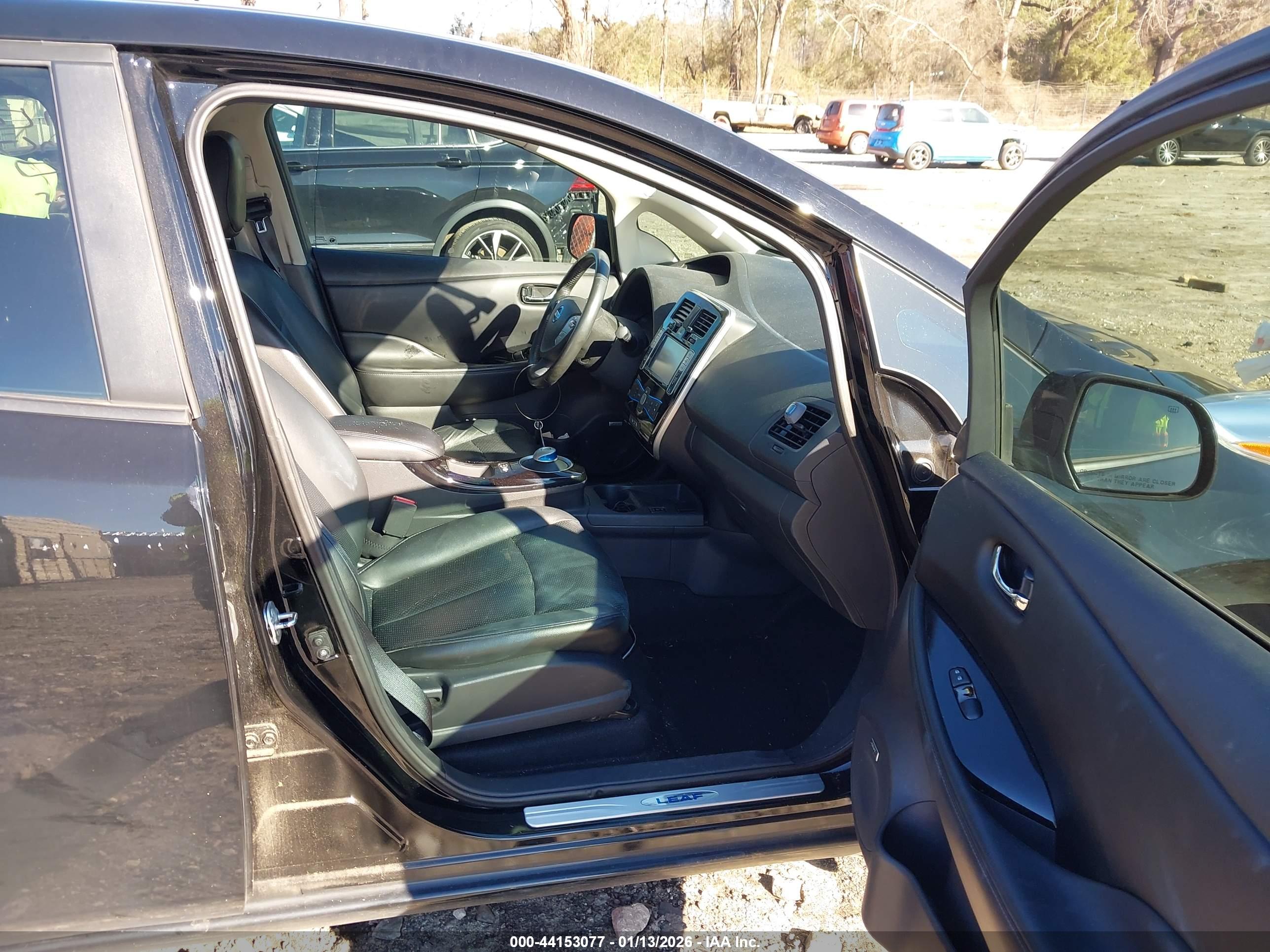 NISSAN LEAF image 5