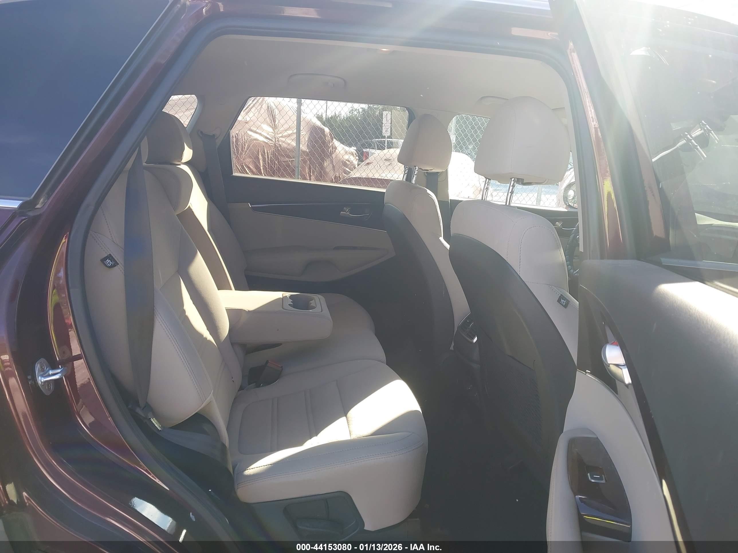 KIA SORENTO image 8