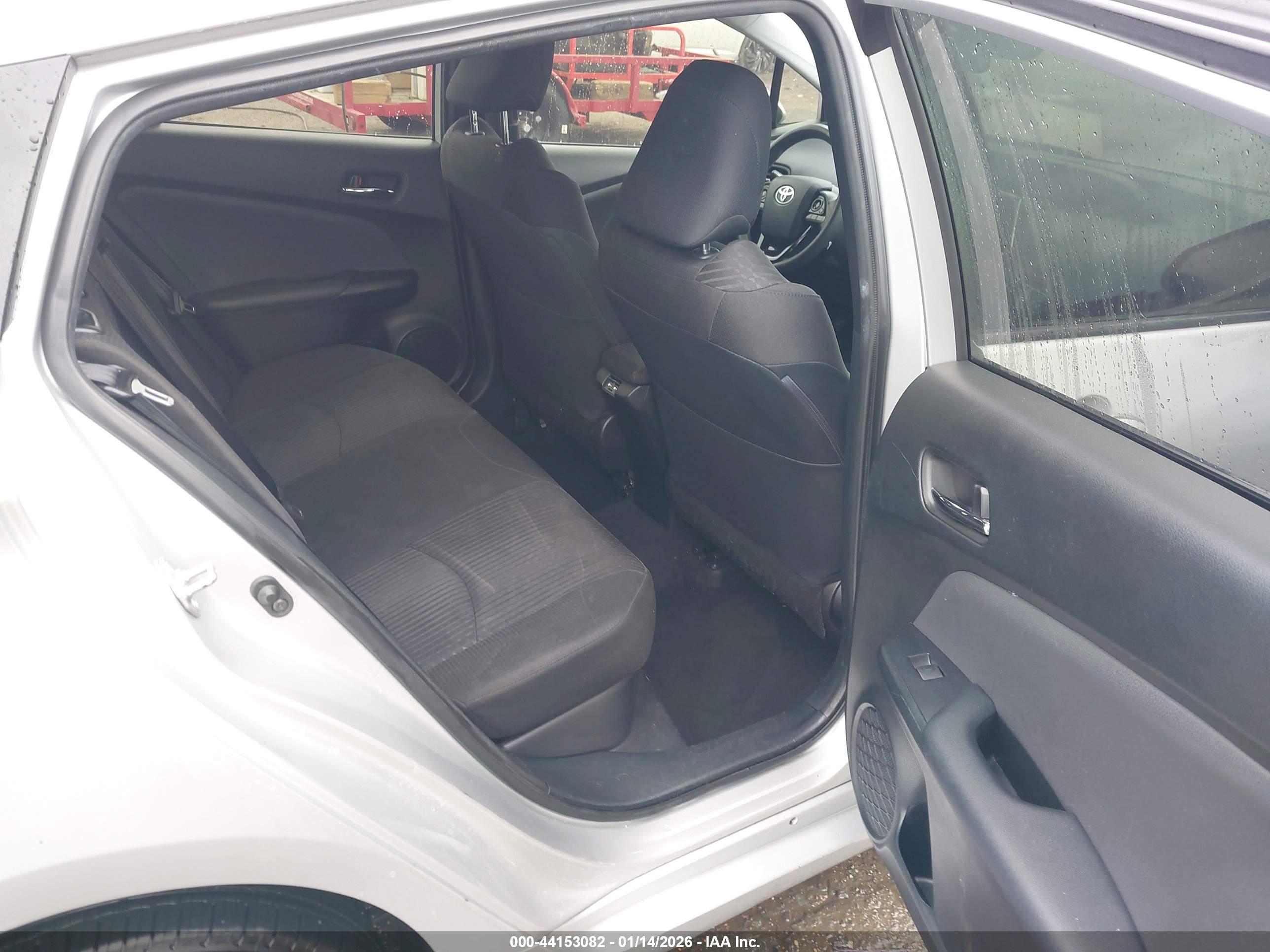 TOYOTA PRIUS image 8