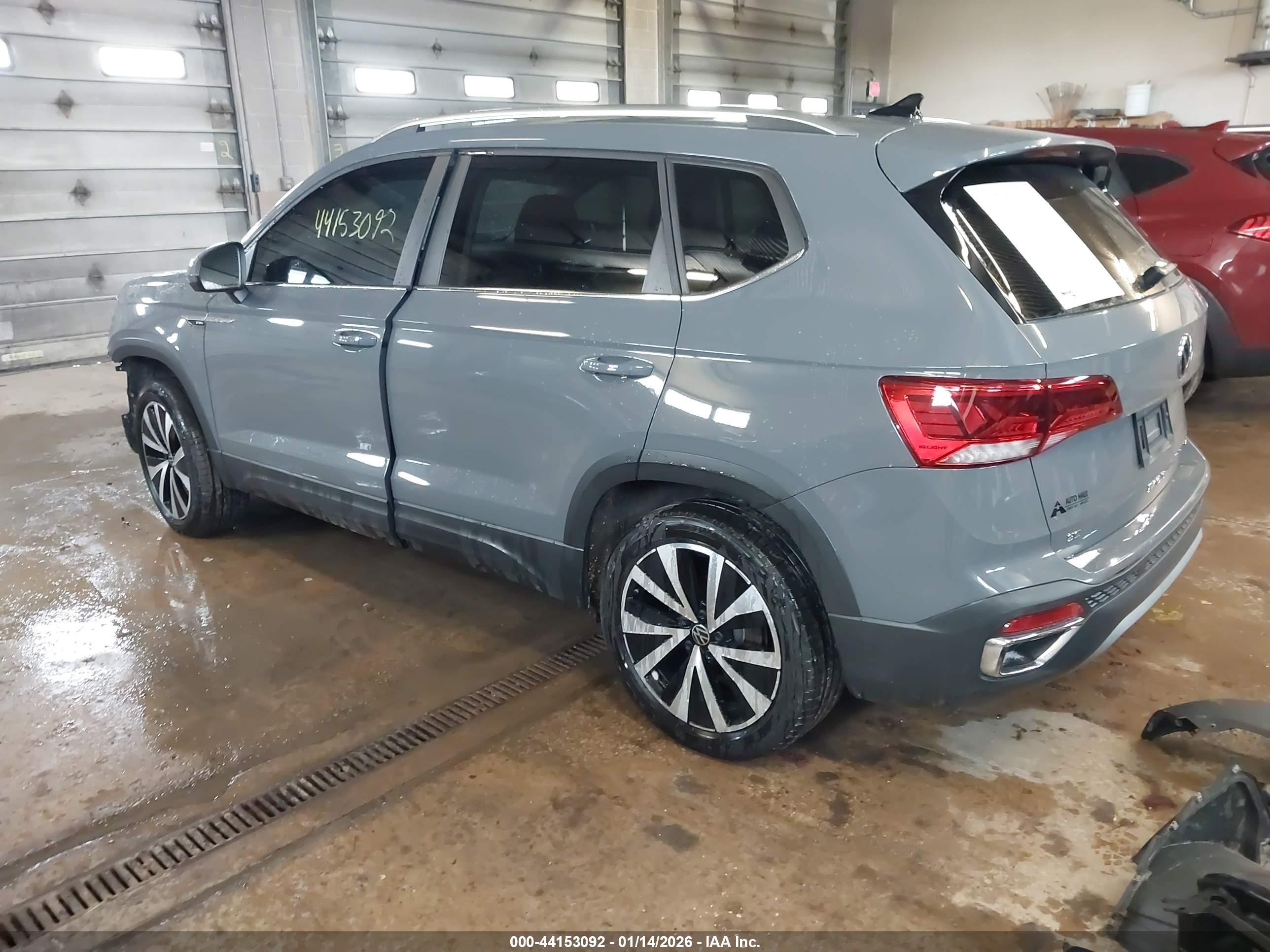 VOLKSWAGEN TAOS image 3