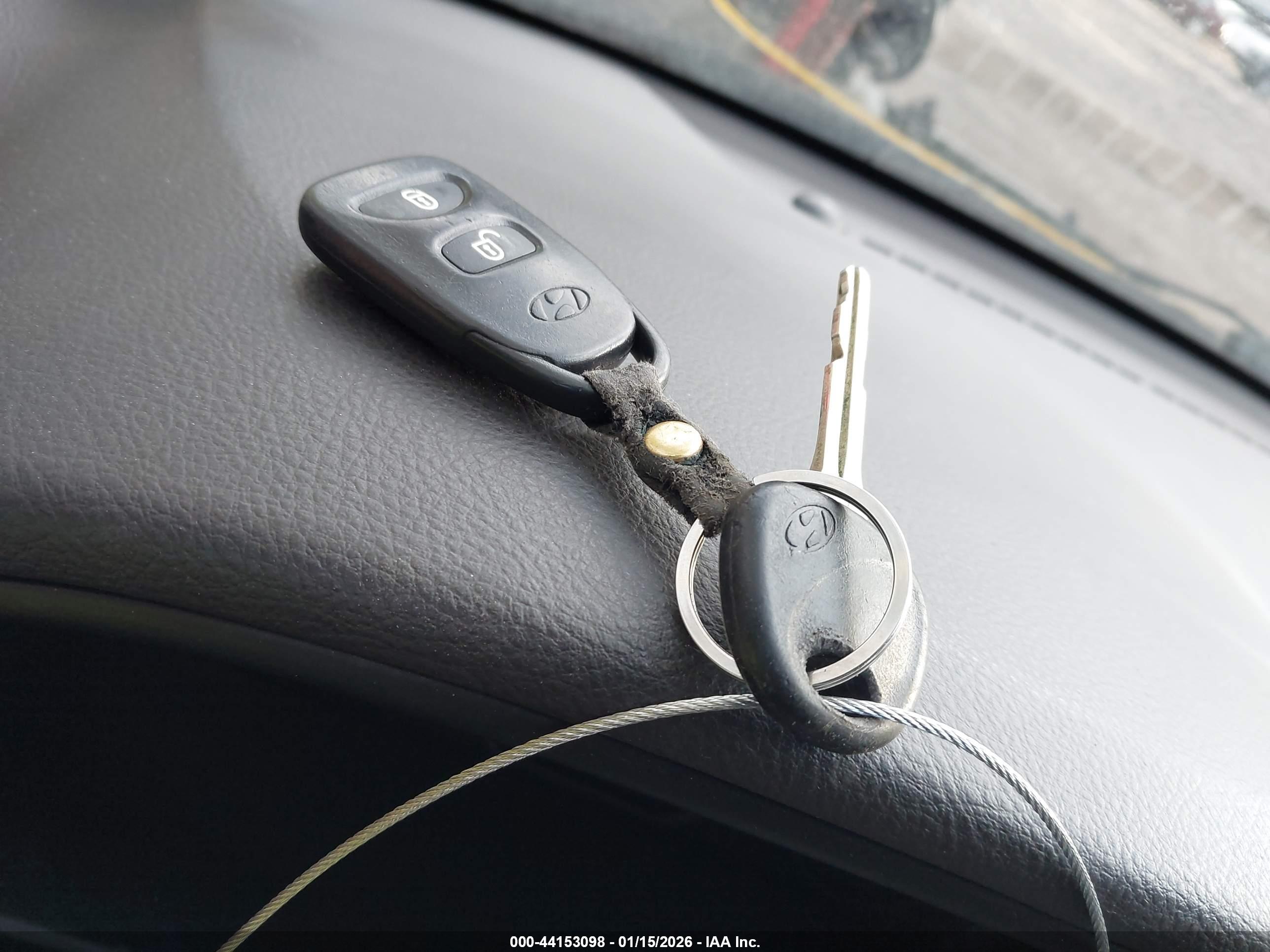 HYUNDAI SANTA image 11