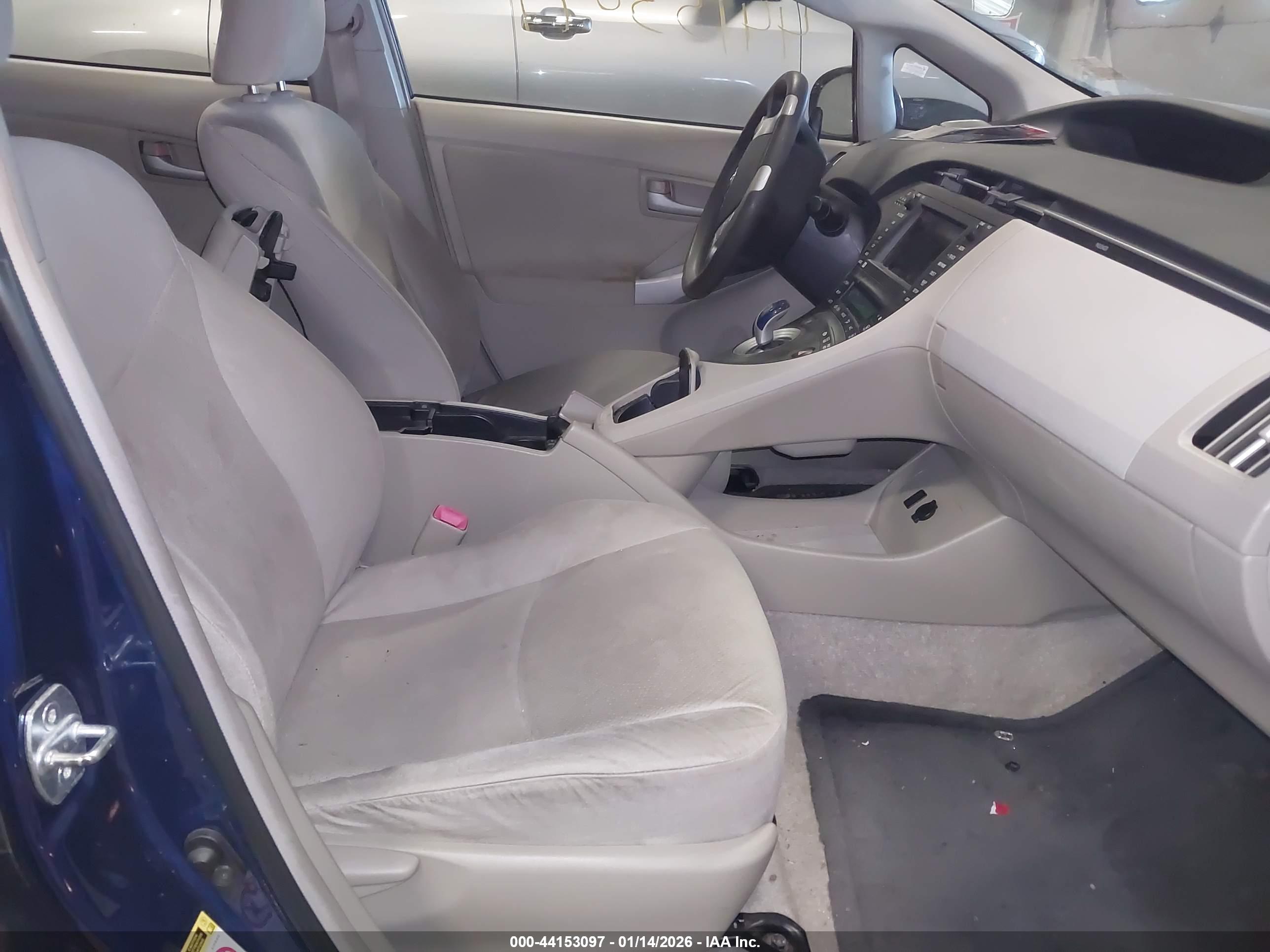 TOYOTA PRIUS image 5