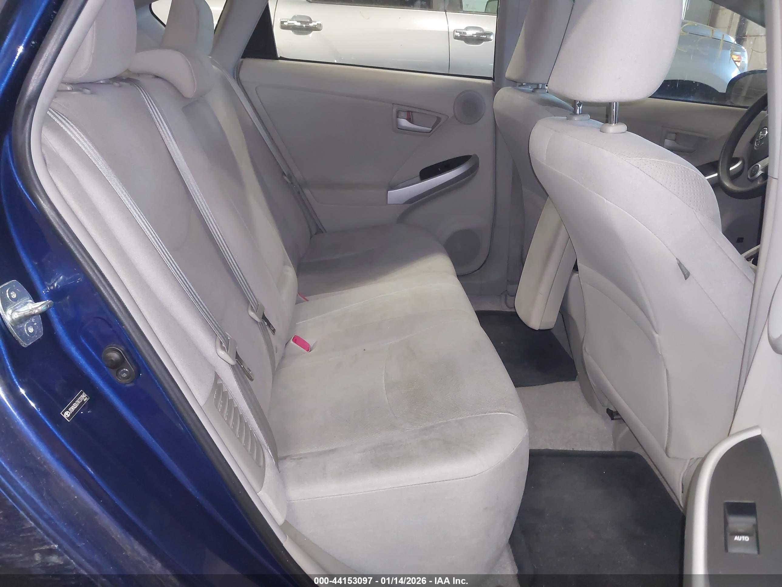 TOYOTA PRIUS image 8