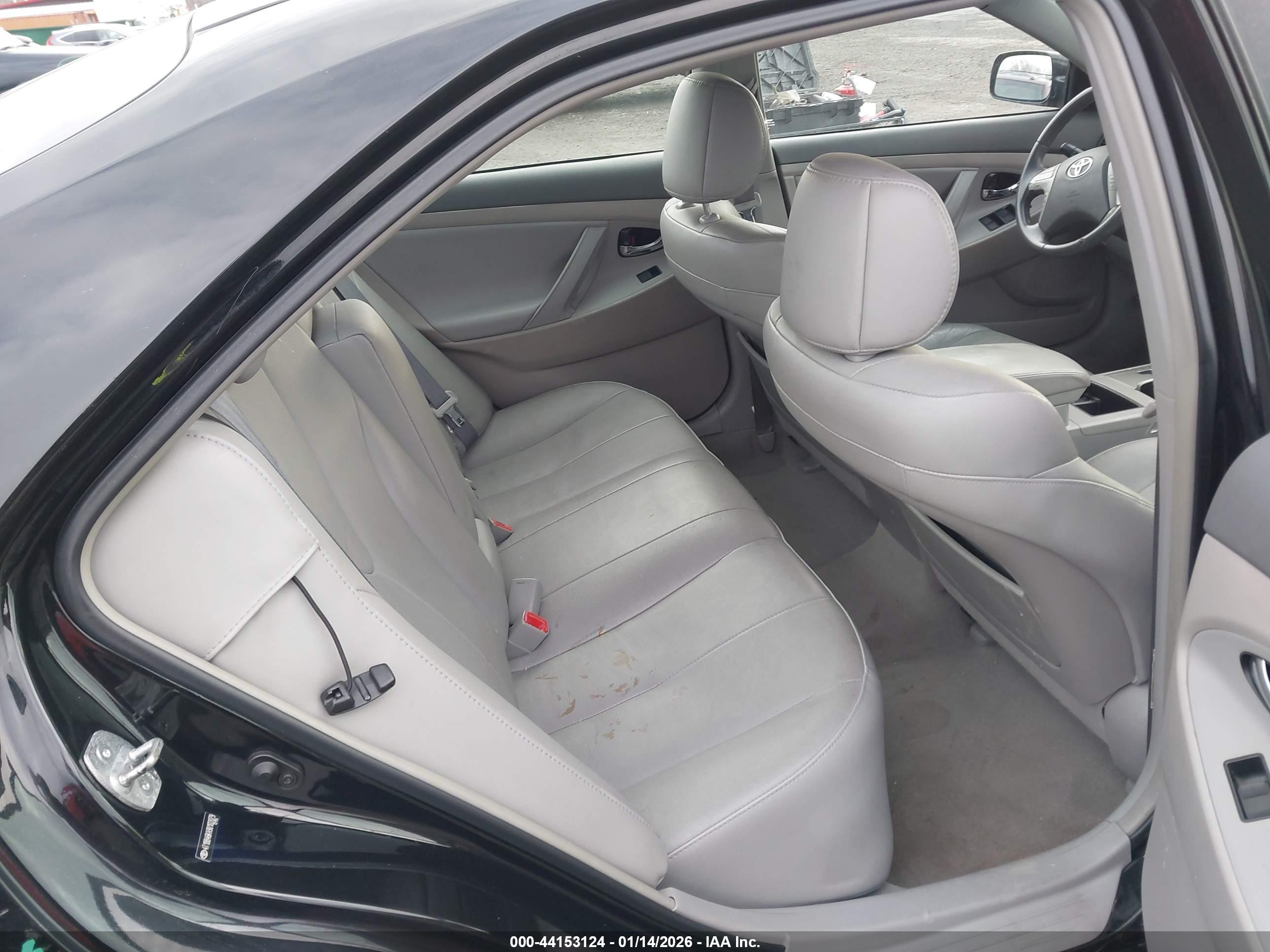 TOYOTA CAMRY image 8