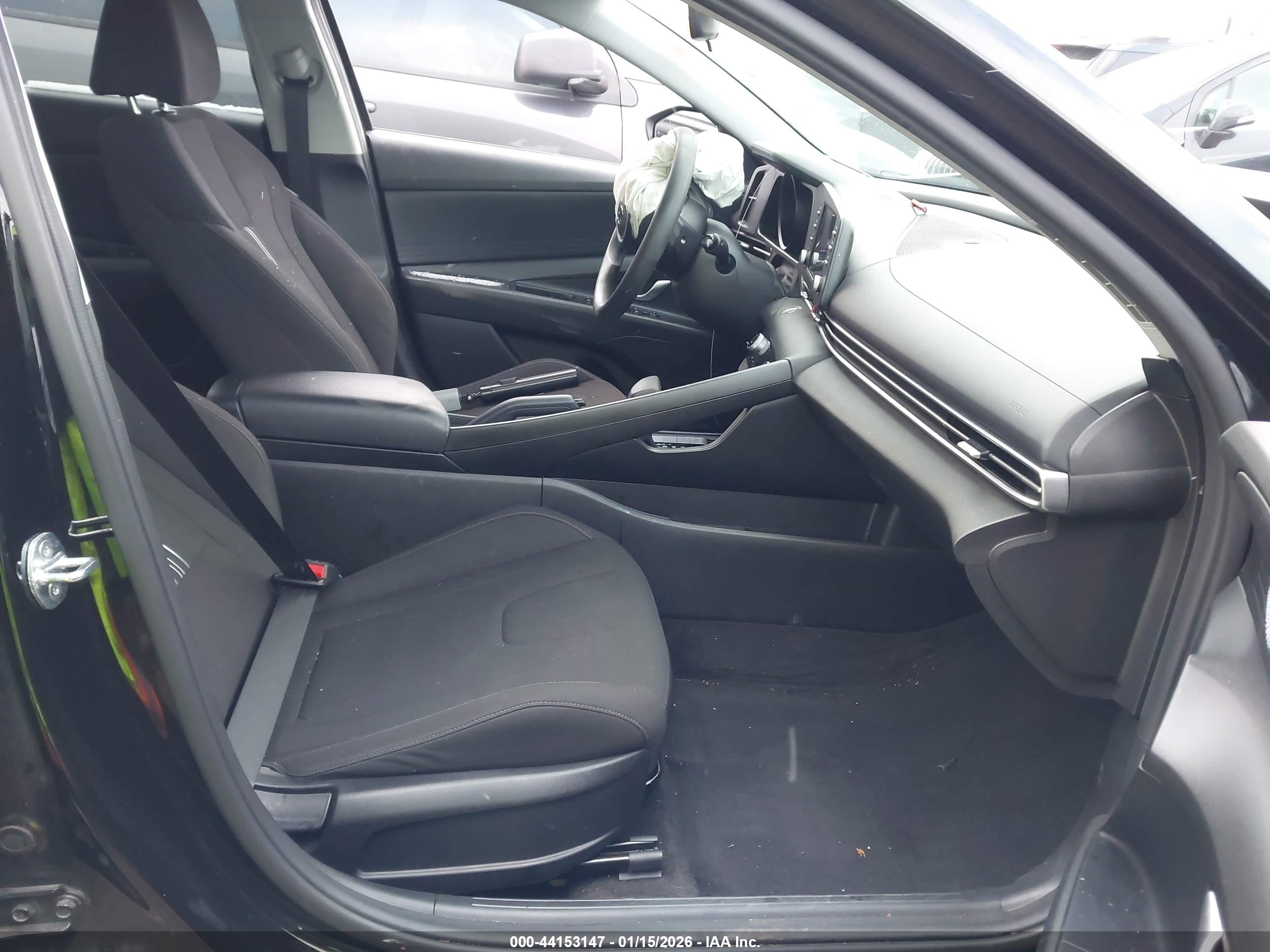 HYUNDAI ELANTRA image 5