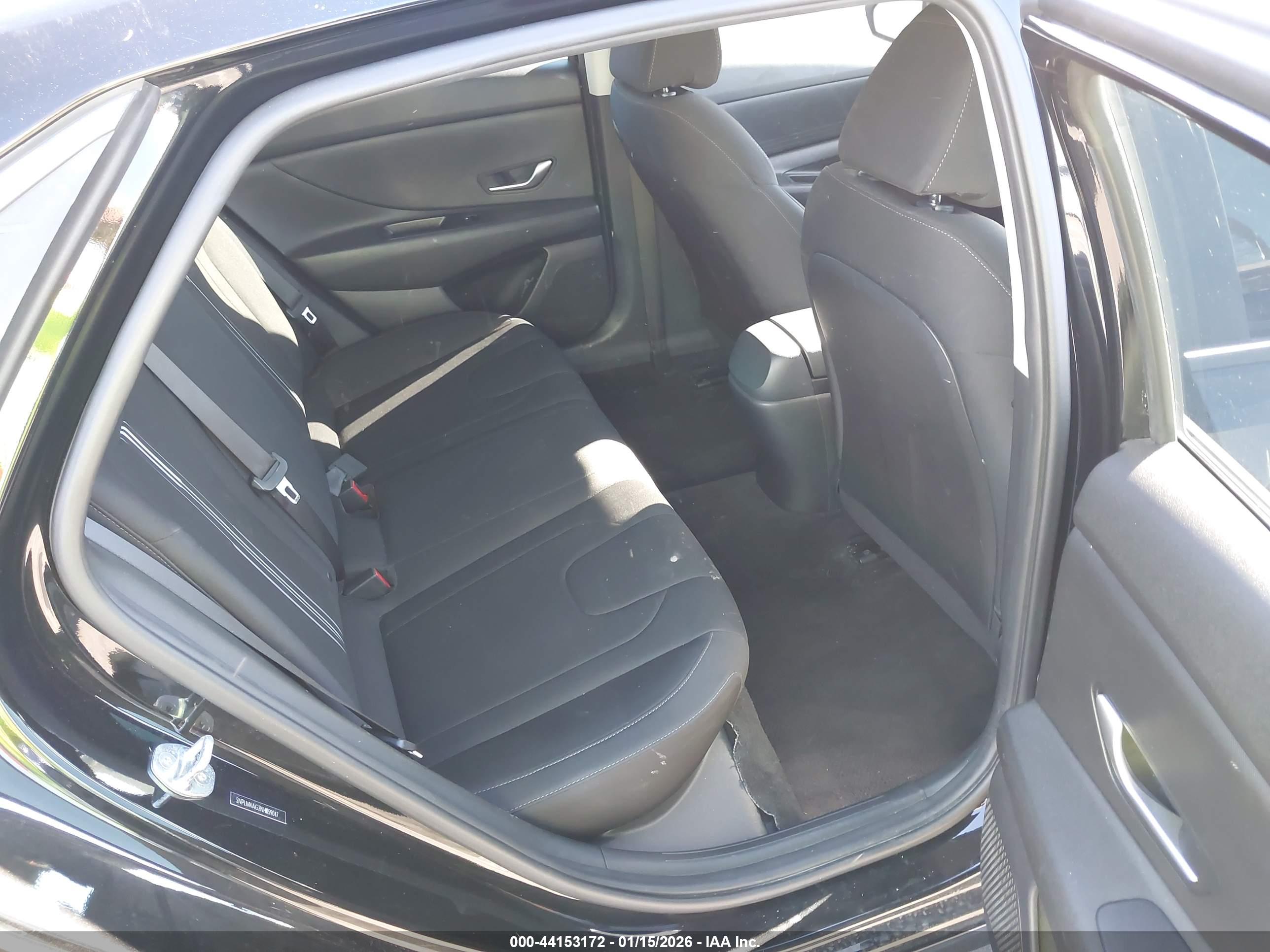 HYUNDAI ELANTRA image 8