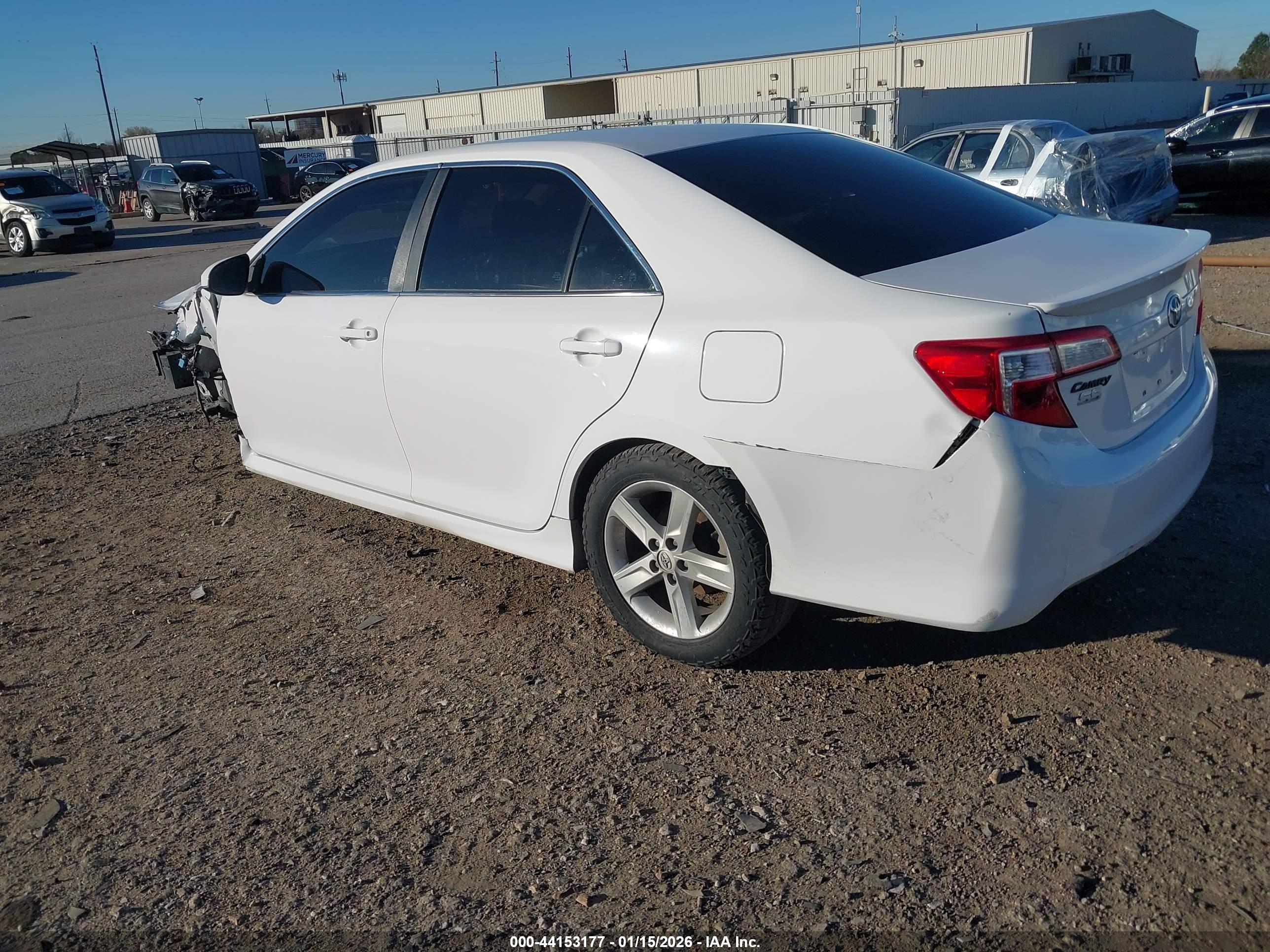 TOYOTA CAMRY image 3