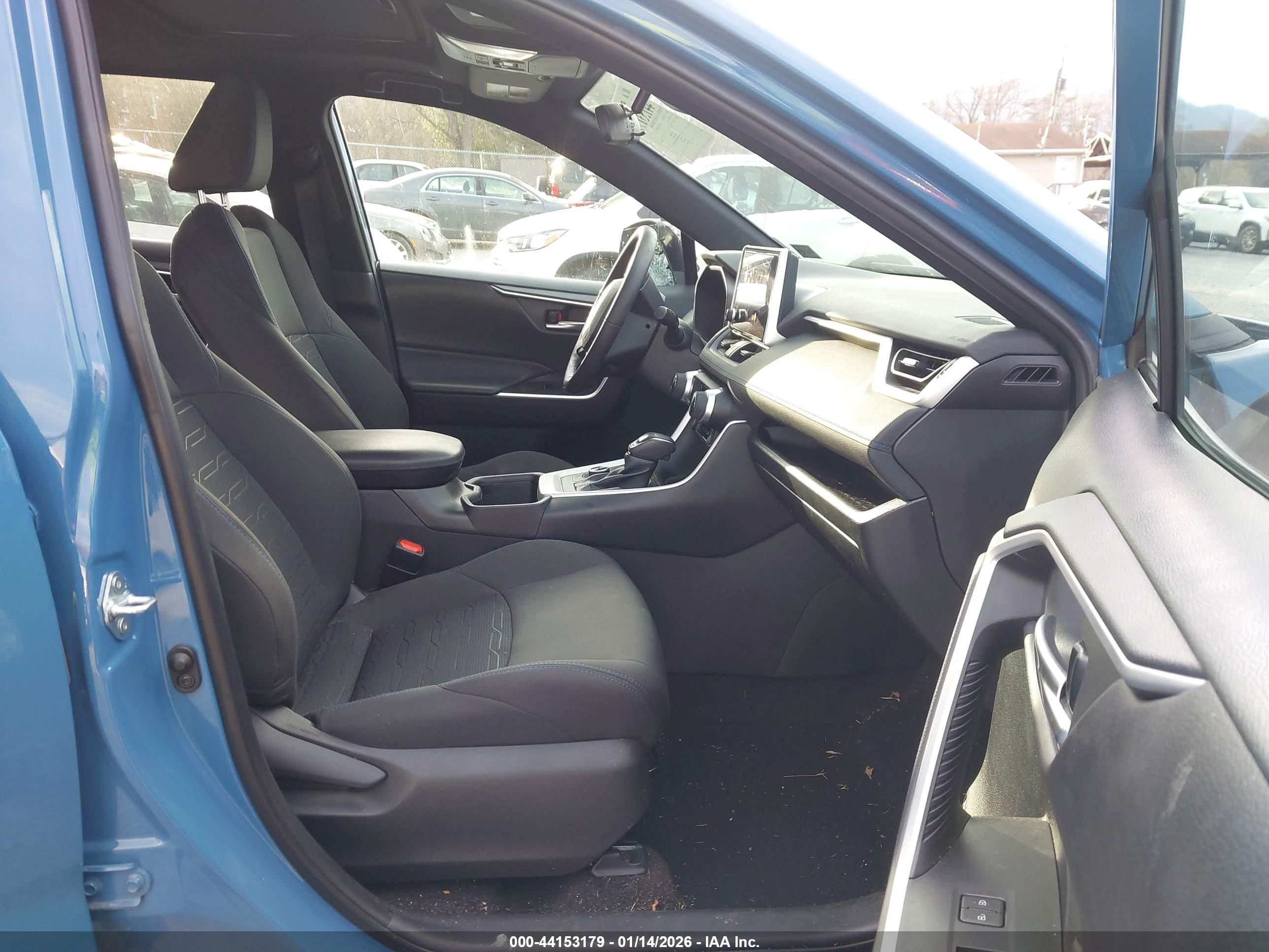 TOYOTA RAV4 image 5