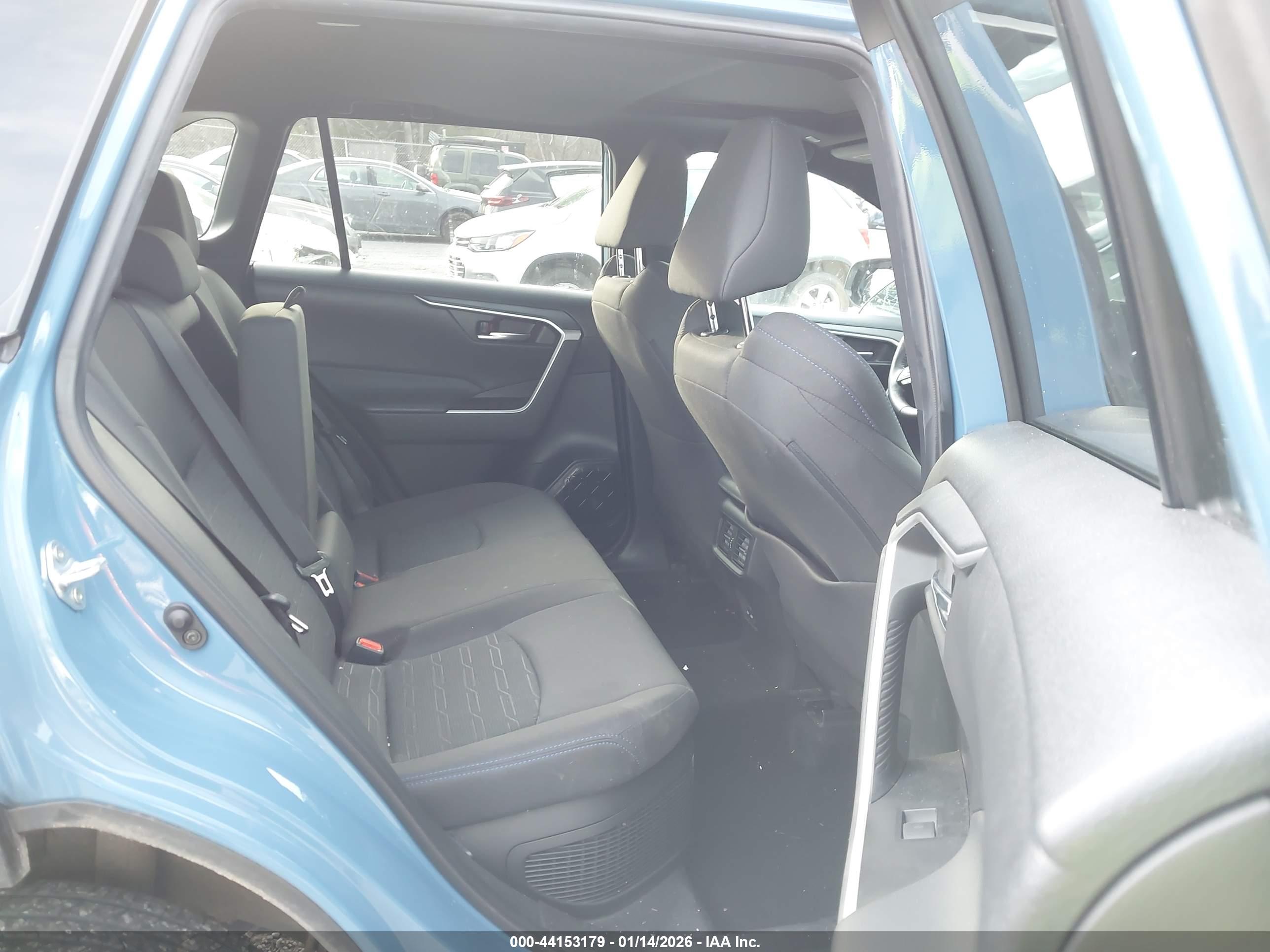 TOYOTA RAV4 image 8
