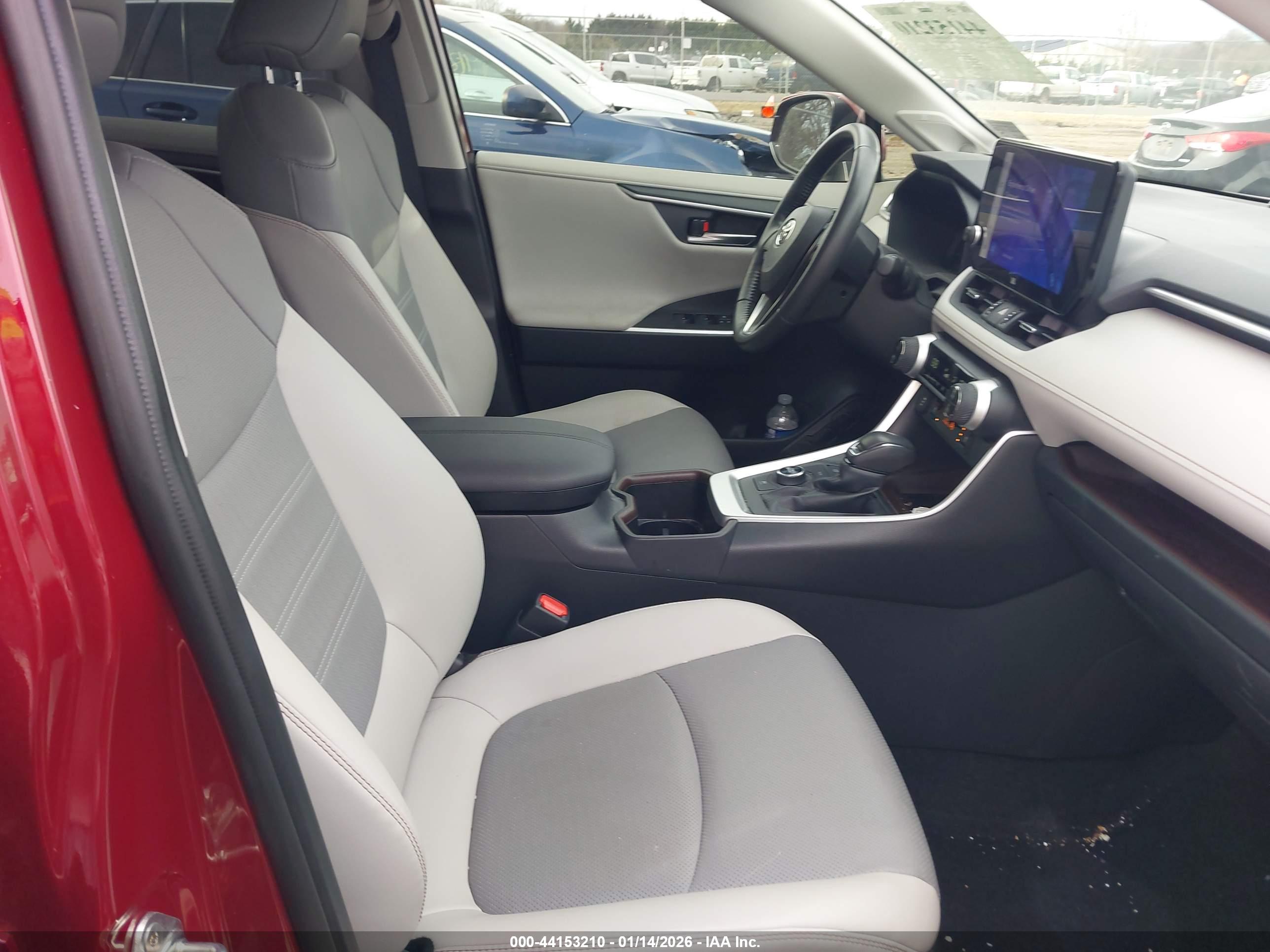 TOYOTA RAV4 image 5